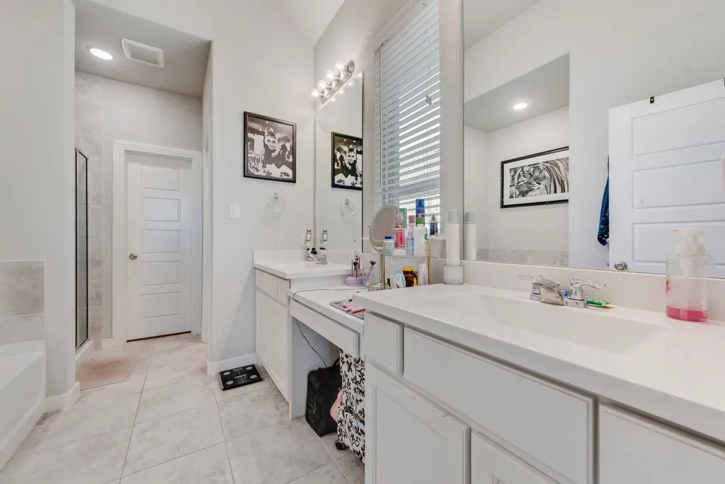 Single Family Residence For Sale in Denton County , 1308 E Swan Trail, Argyle, Texas 76226, 3 Bedroom, 2 Bathroom, 2 Garage spaces, 1,744 Sqft, built in 2019, mls#21195005, Real Estate Agent in Argyle, Homes For Sale in Denton county, Homes For Sale in Argyle, Realtor in Argyle Texas, Real Estate Brokerage Independent Realty Texas, Luminita Cordes Realtor