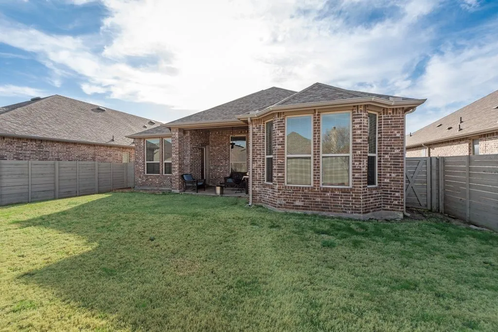 Single Family Residence For Sale in Denton County , 1308 E Swan Trail, Argyle, Texas 76226, 3 Bedroom, 2 Bathroom, 2 Garage spaces, 1,744 Sqft, built in 2019, mls#21195005, Real Estate Agent in Argyle, Homes For Sale in Denton county, Homes For Sale in Argyle, Realtor in Argyle Texas, Real Estate Brokerage Independent Realty Texas, Luminita Cordes Realtor