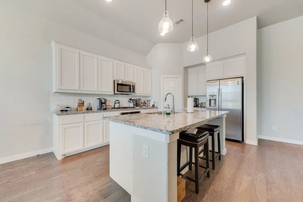 Single Family Residence For Sale in Denton County , 1308 E Swan Trail, Argyle, Texas 76226, 3 Bedroom, 2 Bathroom, 2 Garage spaces, 1,744 Sqft, built in 2019, mls#21195005, Real Estate Agent in Argyle, Homes For Sale in Denton county, Homes For Sale in Argyle, Realtor in Argyle Texas, Real Estate Brokerage Independent Realty Texas, Luminita Cordes Realtor