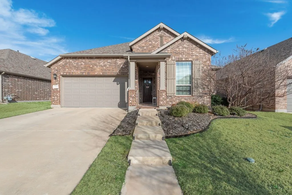 Single Family Residence For Sale in Denton County , 1308 E Swan Trail, Argyle, Texas 76226, 3 Bedroom, 2 Bathroom, 2 Garage spaces, 1,744 Sqft, built in 2019, mls#21195005, Real Estate Agent in Argyle, Homes For Sale in Denton county, Homes For Sale in Argyle, Realtor in Argyle Texas, Real Estate Brokerage Independent Realty Texas, Luminita Cordes Realtor