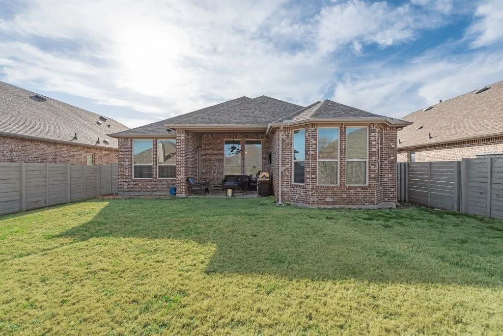 Single Family Residence For Sale in Denton County , 1308 E Swan Trail, Argyle, Texas 76226, 3 Bedroom, 2 Bathroom, 2 Garage spaces, 1,744 Sqft, built in 2019, mls#21195005, Real Estate Agent in Argyle, Homes For Sale in Denton county, Homes For Sale in Argyle, Realtor in Argyle Texas, Real Estate Brokerage Independent Realty Texas, Luminita Cordes Realtor