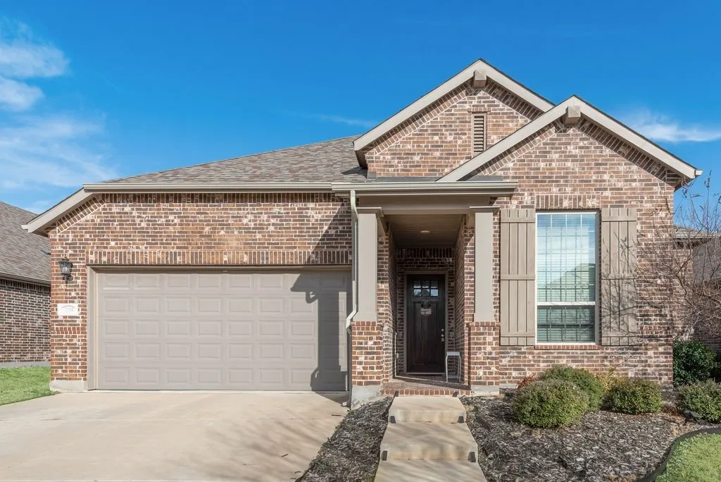 Single Family Residence For Sale in Denton County , 1308 E Swan Trail, Argyle, Texas 76226, 3 Bedroom, 2 Bathroom, 2 Garage spaces, 1,744 Sqft, built in 2019, mls#21195005, Real Estate Agent in Argyle, Homes For Sale in Denton county, Homes For Sale in Argyle, Realtor in Argyle Texas, Real Estate Brokerage Independent Realty Texas, Luminita Cordes Realtor