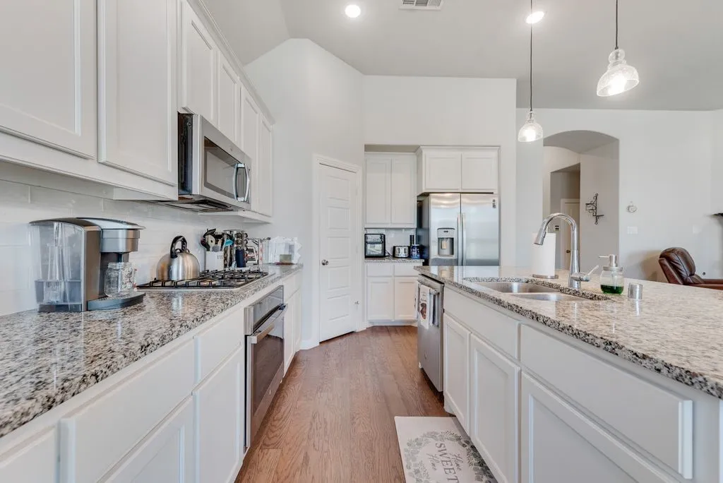 Single Family Residence For Sale in Denton County , 1308 E Swan Trail, Argyle, Texas 76226, 3 Bedroom, 2 Bathroom, 2 Garage spaces, 1,744 Sqft, built in 2019, mls#21195005, Real Estate Agent in Argyle, Homes For Sale in Denton county, Homes For Sale in Argyle, Realtor in Argyle Texas, Real Estate Brokerage Independent Realty Texas, Luminita Cordes Realtor