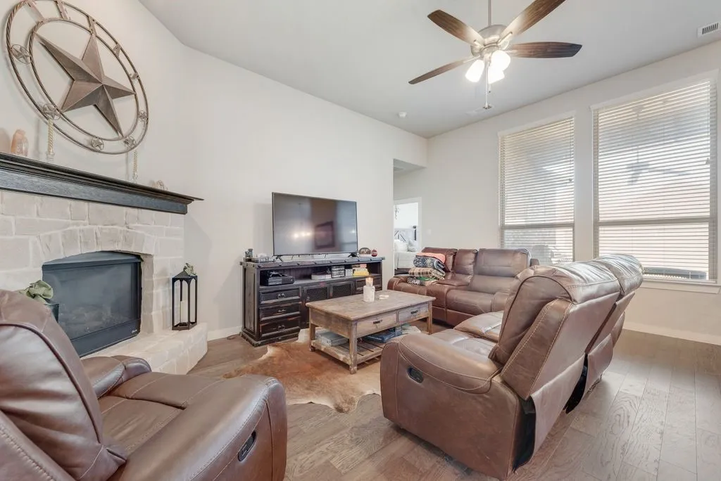 Single Family Residence For Sale in Denton County , 1308 E Swan Trail, Argyle, Texas 76226, 3 Bedroom, 2 Bathroom, 2 Garage spaces, 1,744 Sqft, built in 2019, mls#21195005, Real Estate Agent in Argyle, Homes For Sale in Denton county, Homes For Sale in Argyle, Realtor in Argyle Texas, Real Estate Brokerage Independent Realty Texas, Luminita Cordes Realtor