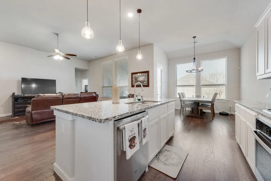 Single Family Residence For Sale in Denton County , 1308 E Swan Trail, Argyle, Texas 76226, 3 Bedroom, 2 Bathroom, 2 Garage spaces, 1,744 Sqft, built in 2019, mls#21195005, Real Estate Agent in Argyle, Homes For Sale in Denton county, Homes For Sale in Argyle, Realtor in Argyle Texas, Real Estate Brokerage Independent Realty Texas, Luminita Cordes Realtor