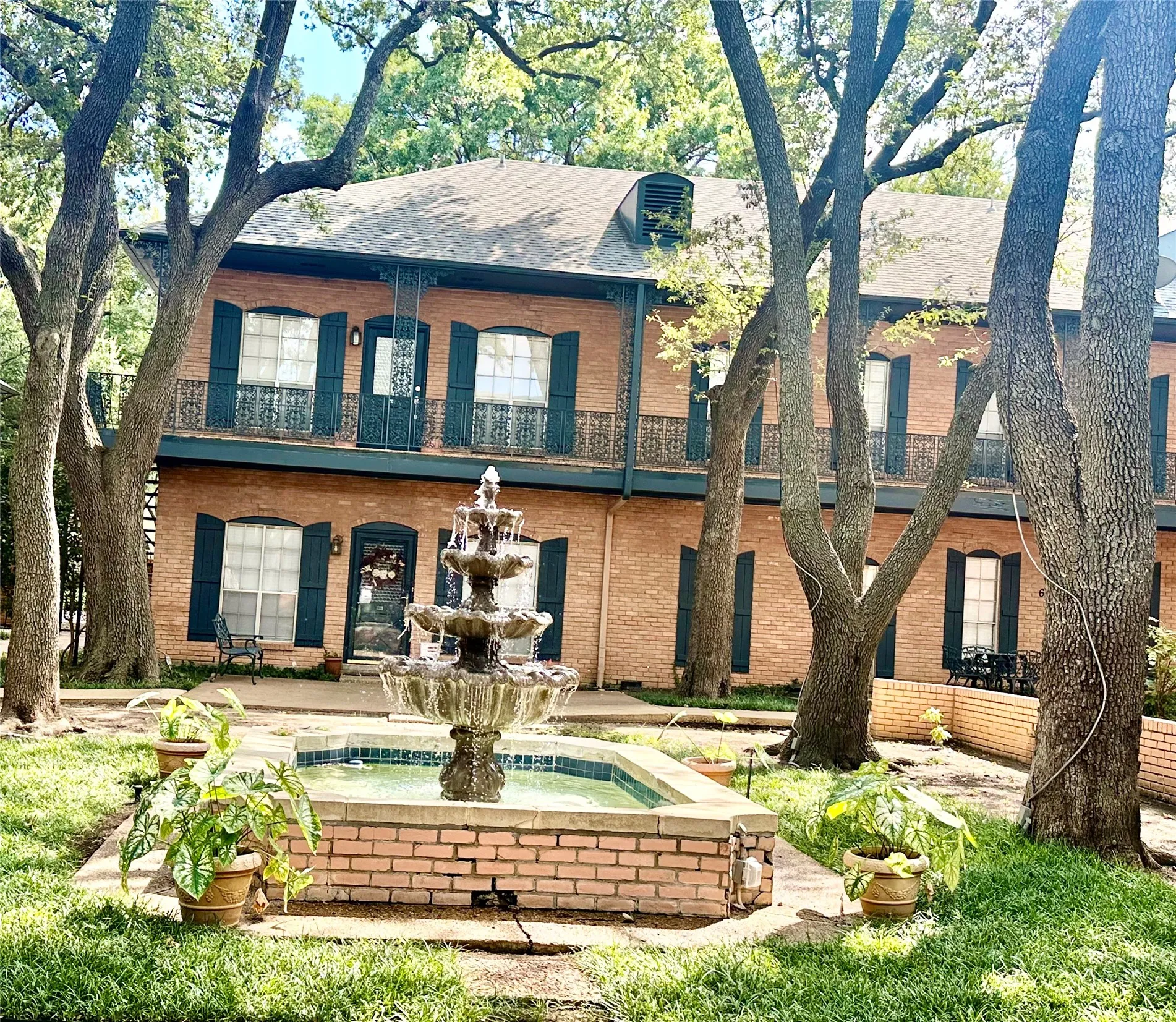 Condominium For Sale in Dallas County , 6023 E University Boulevard 204, Dallas, Texas 75206, 3 Bedroom, 2 Bathroom, Garage spaces, 1,189 Sqft, built in 1964, Preowned, mls#21194792, Real Estate Agent in Dallas, Homes For Sale in Dallas county, Homes For Sale in Dallas, Realtor in Dallas Texas, Real Estate Brokerage Independent Realty Texas, Luminita Cordes Realtor