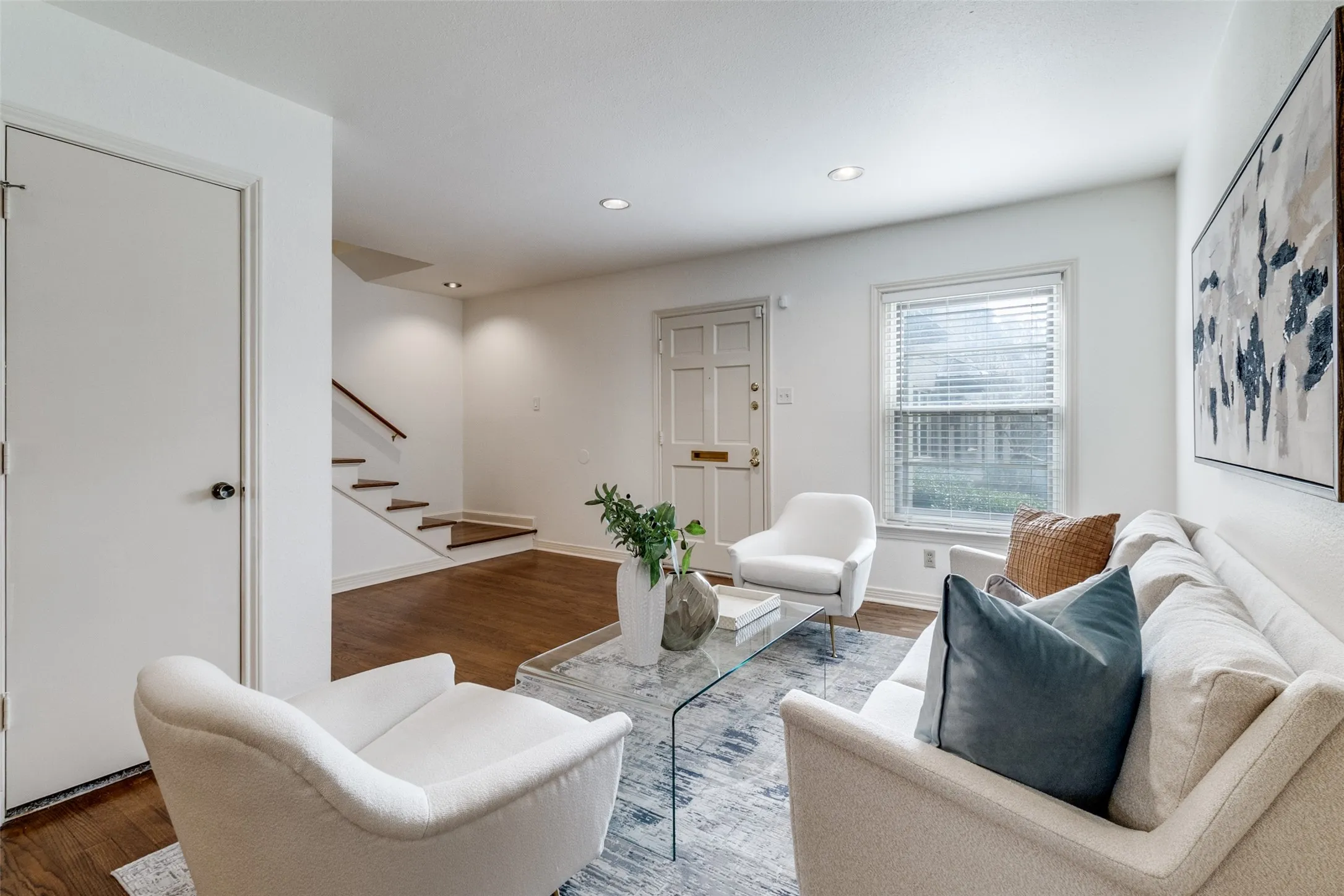 Condominium For Sale in Dallas County , 6486 Bordeaux Avenue, Dallas, Texas 75209, 2 Bedrooms, 2 Bathrooms, Garage spaces, 1,067 Sqft, built in 1951, Preowned, Price $297,500, mls#21170849, Real Estate Agent in Dallas, Homes For Sale in Dallas county, Homes For Sale in Dallas, Realtor in Dallas Texas, Real Estate Brokerage Independent Realty Texas, Luminita Cordes Realtor