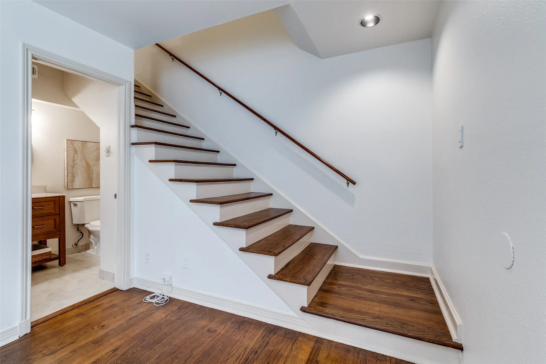 Condominium For Sale in Dallas County , 6486 Bordeaux Avenue, Dallas, Texas 75209, 2 Bedrooms, 2 Bathrooms, Garage spaces, 1,067 Sqft, built in 1951, Preowned, Price $297,500, mls#21170849, Real Estate Agent in Dallas, Homes For Sale in Dallas county, Homes For Sale in Dallas, Realtor in Dallas Texas, Real Estate Brokerage Independent Realty Texas, Luminita Cordes Realtor