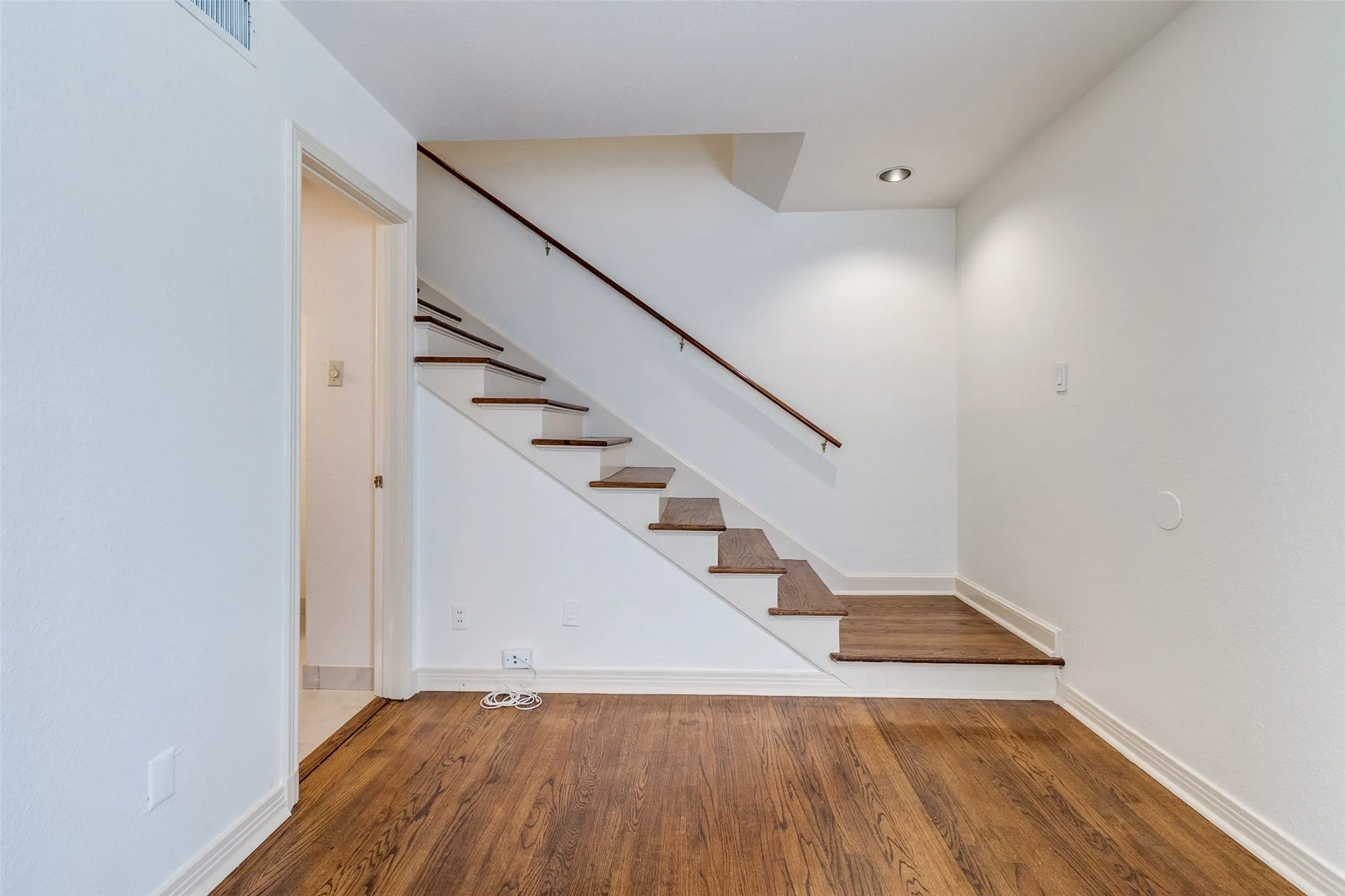 Condominium For Sale in Dallas County , 6486 Bordeaux Avenue, Dallas, Texas 75209, 2 Bedrooms, 2 Bathrooms, Garage spaces, 1,067 Sqft, built in 1951, Preowned, Price $297,500, mls#21170849, Real Estate Agent in Dallas, Homes For Sale in Dallas county, Homes For Sale in Dallas, Realtor in Dallas Texas, Real Estate Brokerage Independent Realty Texas, Luminita Cordes Realtor