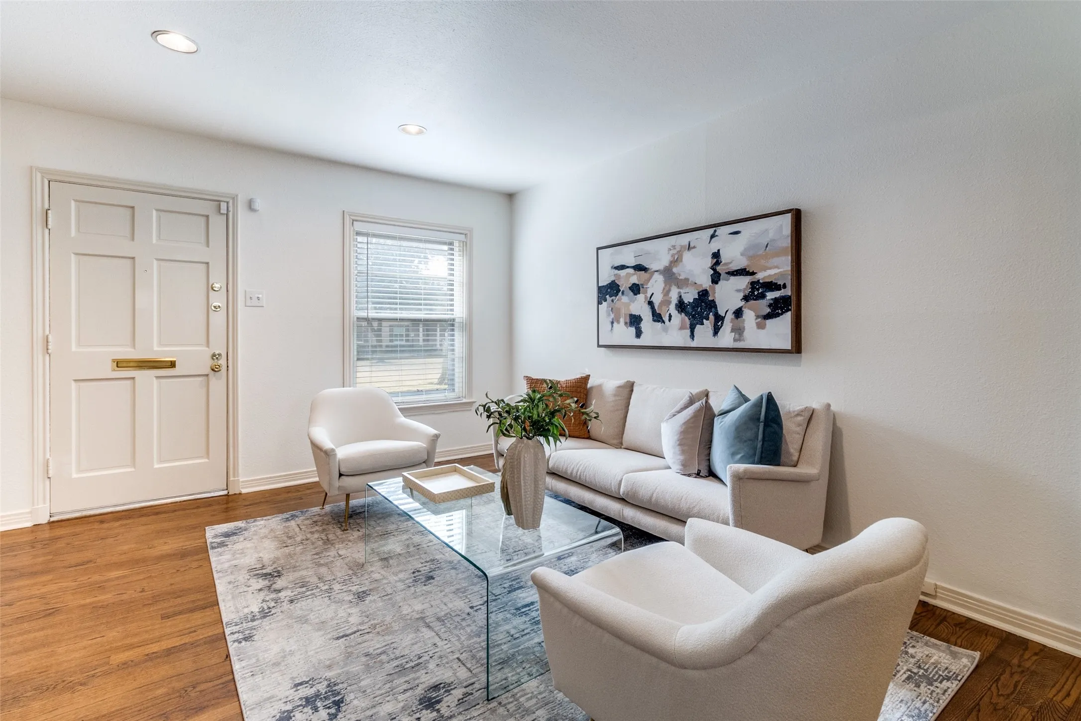 Condominium For Sale in Dallas County , 6486 Bordeaux Avenue, Dallas, Texas 75209, 2 Bedrooms, 2 Bathrooms, Garage spaces, 1,067 Sqft, built in 1951, Preowned, Price $297,500, mls#21170849, Real Estate Agent in Dallas, Homes For Sale in Dallas county, Homes For Sale in Dallas, Realtor in Dallas Texas, Real Estate Brokerage Independent Realty Texas, Luminita Cordes Realtor