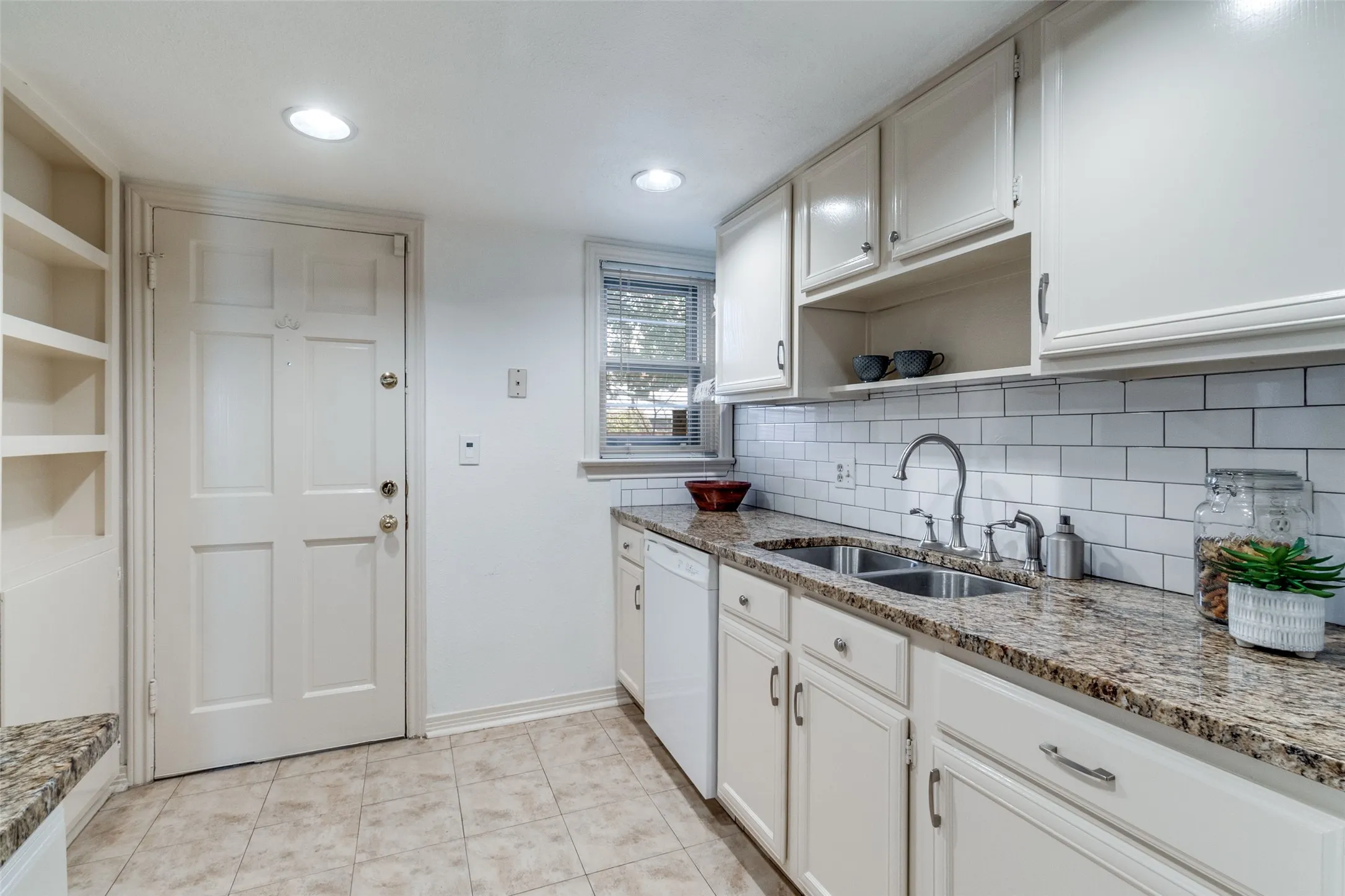 Condominium For Sale in Dallas County , 6486 Bordeaux Avenue, Dallas, Texas 75209, 2 Bedrooms, 2 Bathrooms, Garage spaces, 1,067 Sqft, built in 1951, Preowned, Price $297,500, mls#21170849, Real Estate Agent in Dallas, Homes For Sale in Dallas county, Homes For Sale in Dallas, Realtor in Dallas Texas, Real Estate Brokerage Independent Realty Texas, Luminita Cordes Realtor