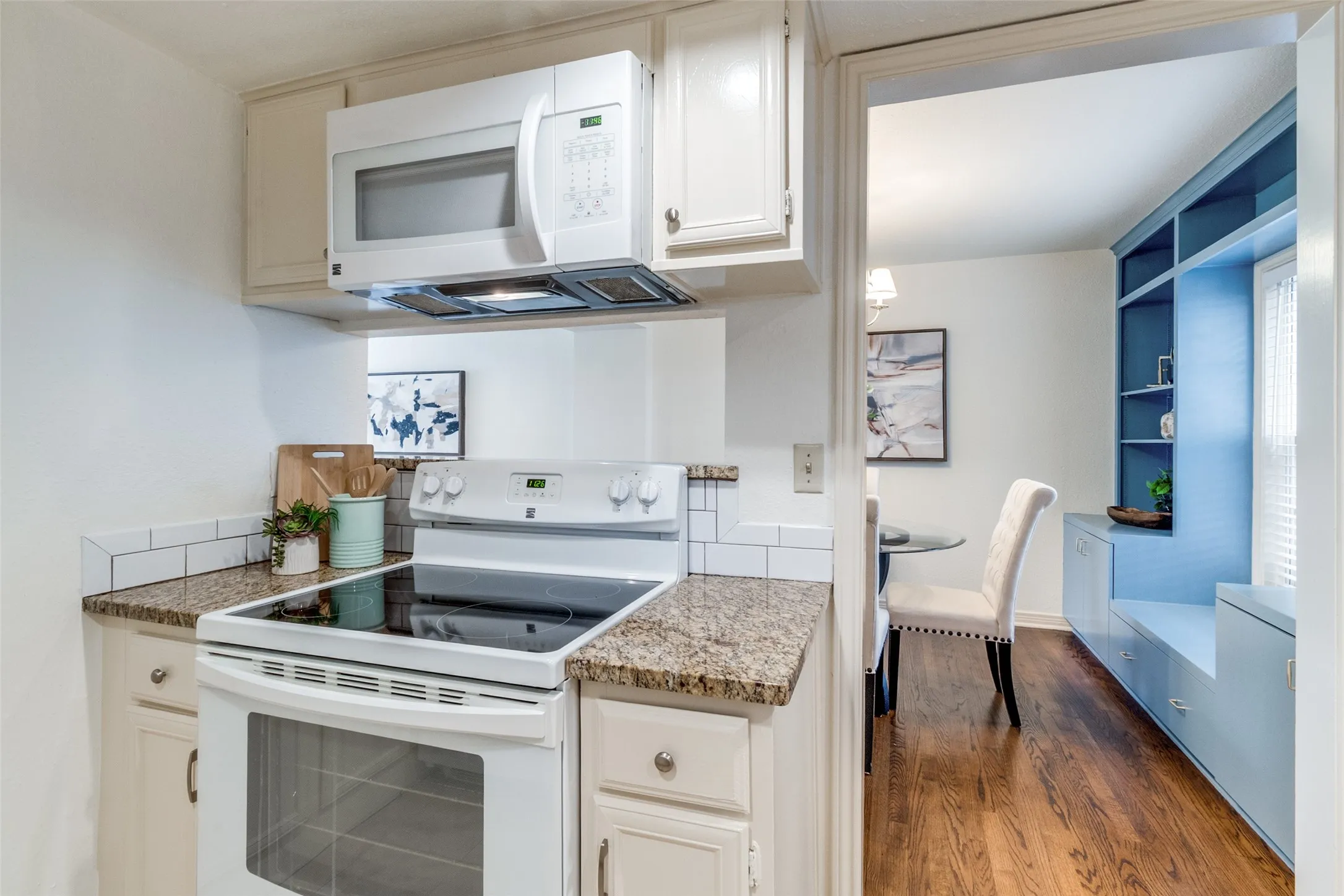 Condominium For Sale in Dallas County , 6486 Bordeaux Avenue, Dallas, Texas 75209, 2 Bedrooms, 2 Bathrooms, Garage spaces, 1,067 Sqft, built in 1951, Preowned, Price $297,500, mls#21170849, Real Estate Agent in Dallas, Homes For Sale in Dallas county, Homes For Sale in Dallas, Realtor in Dallas Texas, Real Estate Brokerage Independent Realty Texas, Luminita Cordes Realtor
