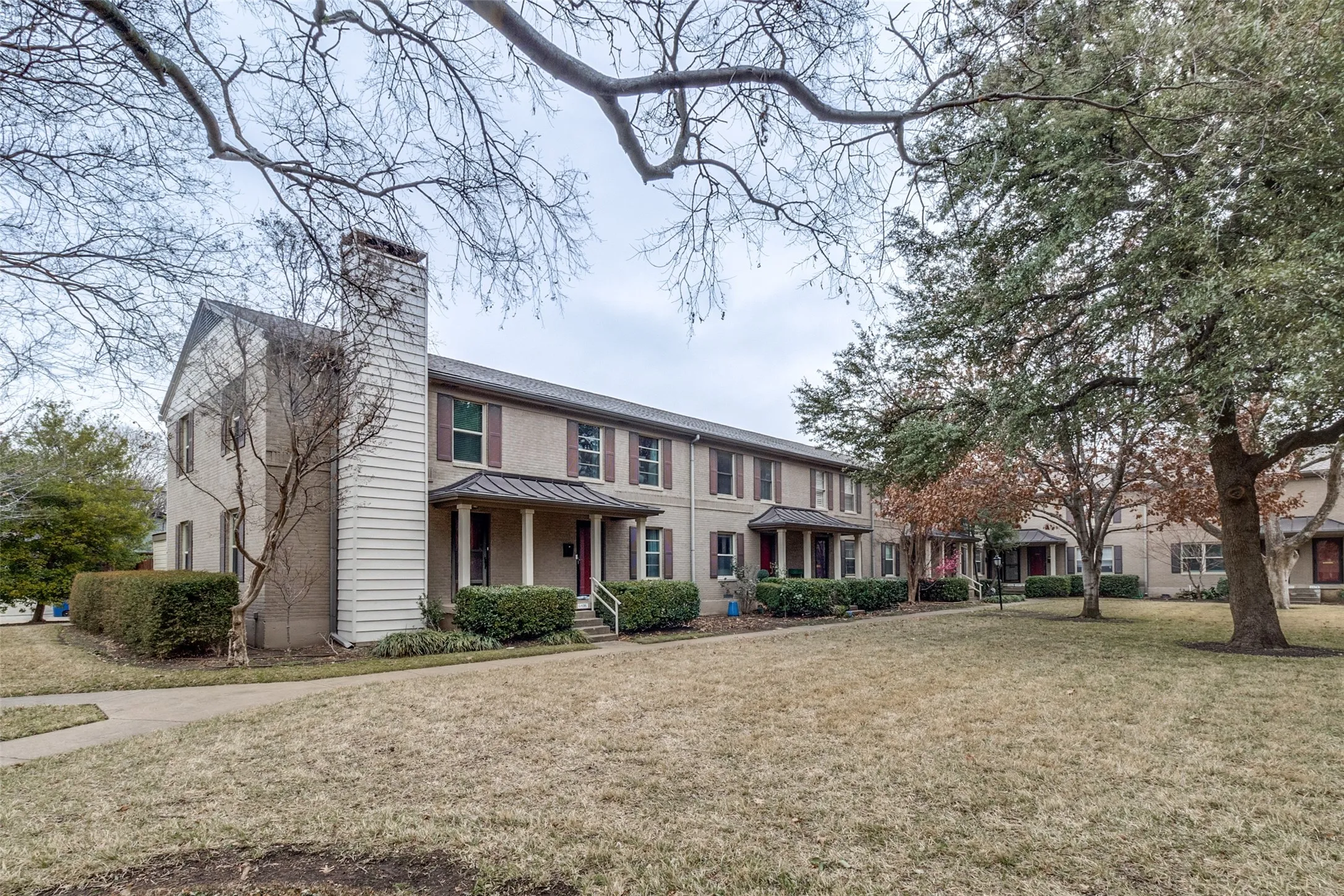 Condominium For Sale in Dallas County , 6486 Bordeaux Avenue, Dallas, Texas 75209, 2 Bedrooms, 2 Bathrooms, Garage spaces, 1,067 Sqft, built in 1951, Preowned, Price $297,500, mls#21170849, Real Estate Agent in Dallas, Homes For Sale in Dallas county, Homes For Sale in Dallas, Realtor in Dallas Texas, Real Estate Brokerage Independent Realty Texas, Luminita Cordes Realtor