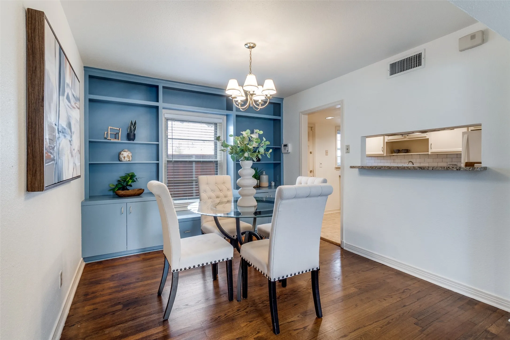 Condominium For Sale in Dallas County , 6486 Bordeaux Avenue, Dallas, Texas 75209, 2 Bedrooms, 2 Bathrooms, Garage spaces, 1,067 Sqft, built in 1951, Preowned, Price $297,500, mls#21170849, Real Estate Agent in Dallas, Homes For Sale in Dallas county, Homes For Sale in Dallas, Realtor in Dallas Texas, Real Estate Brokerage Independent Realty Texas, Luminita Cordes Realtor