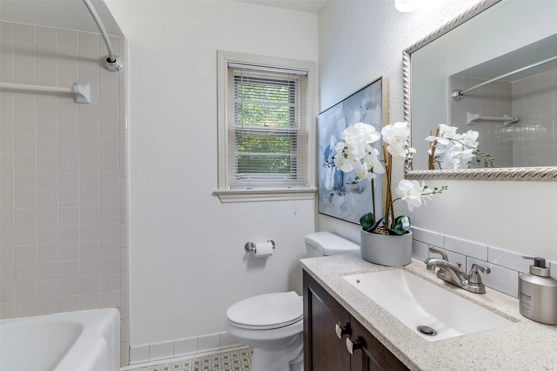 Condominium For Sale in Dallas County , 6486 Bordeaux Avenue, Dallas, Texas 75209, 2 Bedrooms, 2 Bathrooms, Garage spaces, 1,067 Sqft, built in 1951, Preowned, Price $297,500, mls#21170849, Real Estate Agent in Dallas, Homes For Sale in Dallas county, Homes For Sale in Dallas, Realtor in Dallas Texas, Real Estate Brokerage Independent Realty Texas, Luminita Cordes Realtor