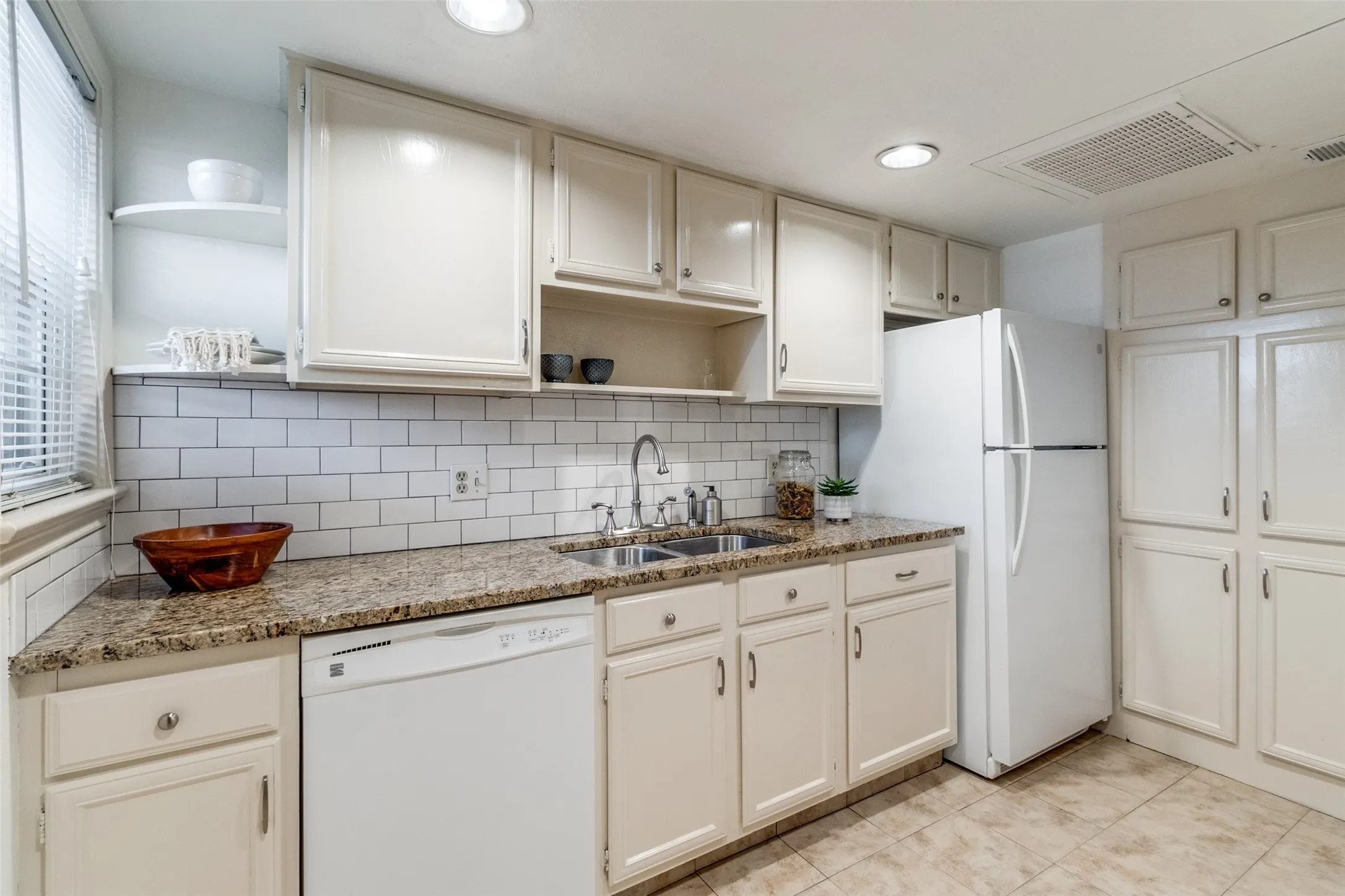 Condominium For Sale in Dallas County , 6486 Bordeaux Avenue, Dallas, Texas 75209, 2 Bedrooms, 2 Bathrooms, Garage spaces, 1,067 Sqft, built in 1951, Preowned, Price $297,500, mls#21170849, Real Estate Agent in Dallas, Homes For Sale in Dallas county, Homes For Sale in Dallas, Realtor in Dallas Texas, Real Estate Brokerage Independent Realty Texas, Luminita Cordes Realtor