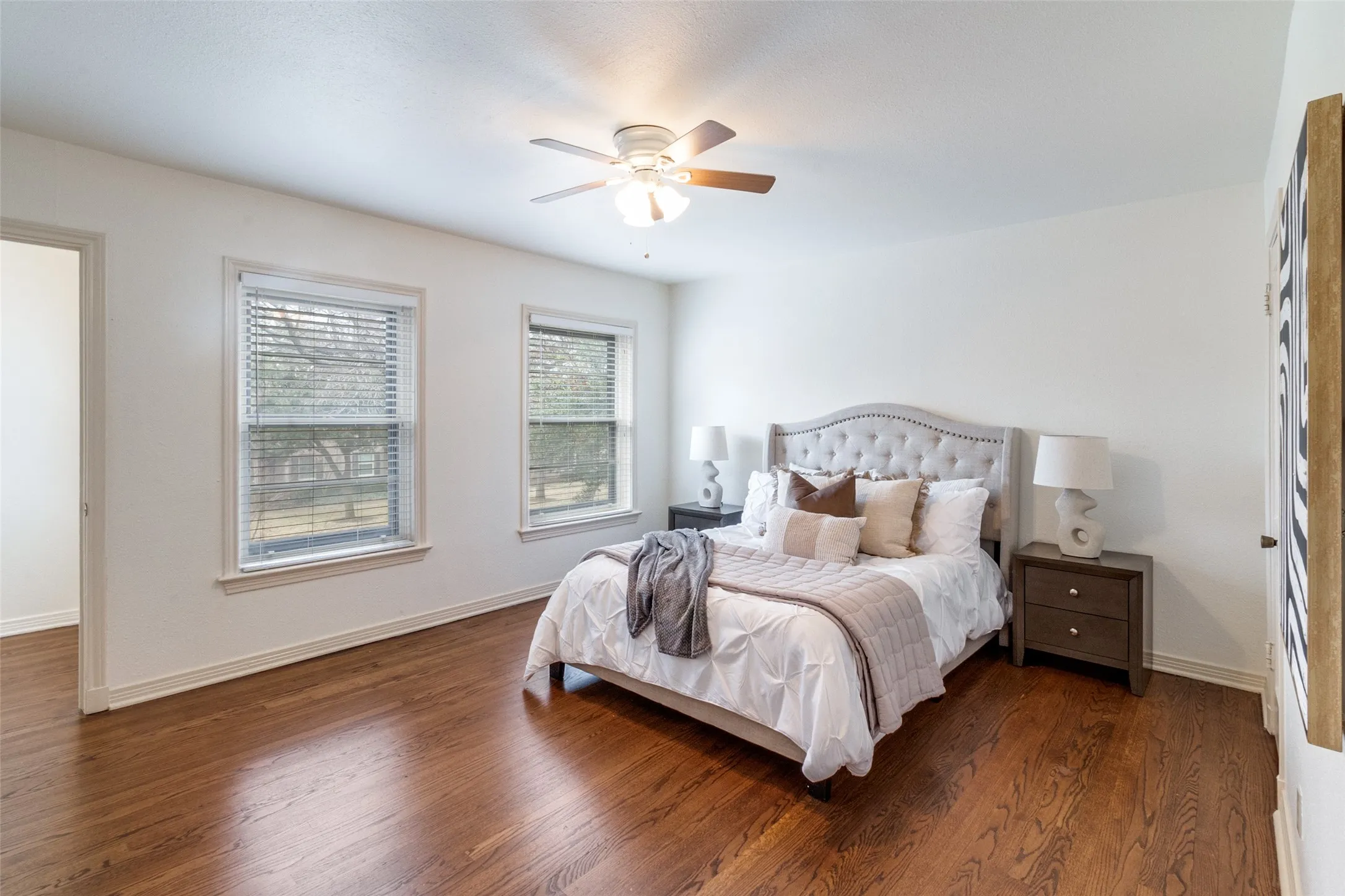 Condominium For Sale in Dallas County , 6486 Bordeaux Avenue, Dallas, Texas 75209, 2 Bedrooms, 2 Bathrooms, Garage spaces, 1,067 Sqft, built in 1951, Preowned, Price $297,500, mls#21170849, Real Estate Agent in Dallas, Homes For Sale in Dallas county, Homes For Sale in Dallas, Realtor in Dallas Texas, Real Estate Brokerage Independent Realty Texas, Luminita Cordes Realtor