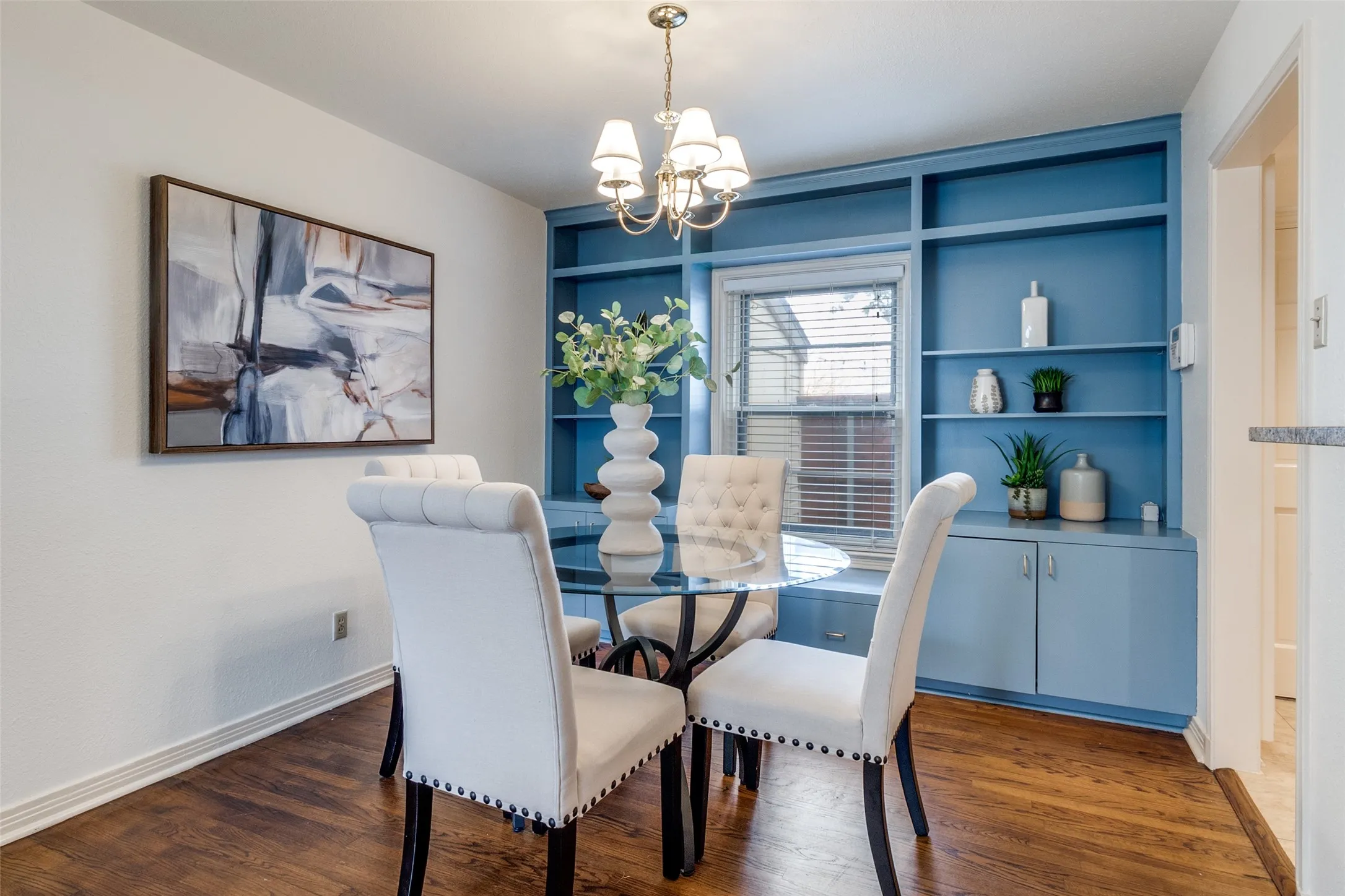 Condominium For Sale in Dallas County , 6486 Bordeaux Avenue, Dallas, Texas 75209, 2 Bedrooms, 2 Bathrooms, Garage spaces, 1,067 Sqft, built in 1951, Preowned, Price $297,500, mls#21170849, Real Estate Agent in Dallas, Homes For Sale in Dallas county, Homes For Sale in Dallas, Realtor in Dallas Texas, Real Estate Brokerage Independent Realty Texas, Luminita Cordes Realtor
