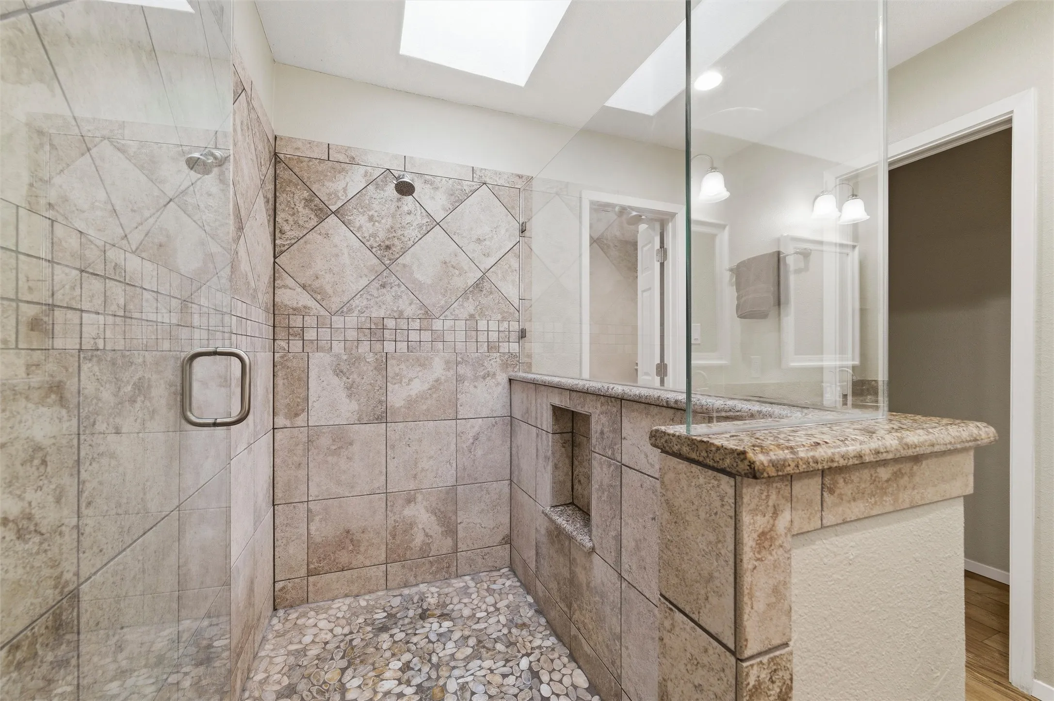 Single Family Residence For Sale in Parker County , 413 Meadowview Road, Weatherford, Texas 76087, 3 Bedroom, 3 Bathroom, 2 Garage spaces, 2,346 Sqft, built in 1981, mls#21197981, Real Estate Agent in Weatherford, Homes For Sale in Parker county, Homes For Sale in Weatherford, Realtor in Weatherford Texas, Real Estate Brokerage Independent Realty Texas, Luminita Cordes Realtor
