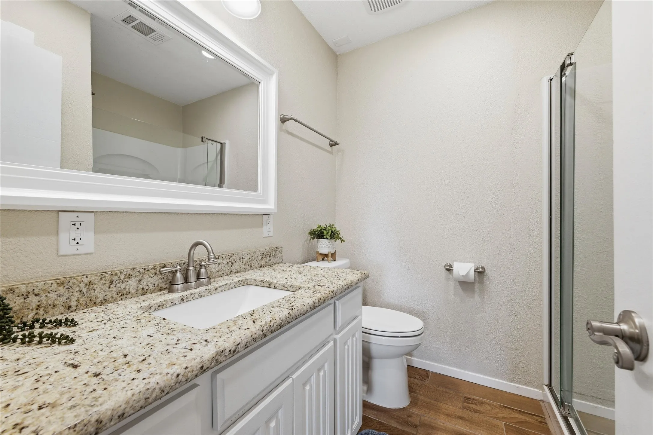 Single Family Residence For Sale in Parker County , 413 Meadowview Road, Weatherford, Texas 76087, 3 Bedroom, 3 Bathroom, 2 Garage spaces, 2,346 Sqft, built in 1981, mls#21197981, Real Estate Agent in Weatherford, Homes For Sale in Parker county, Homes For Sale in Weatherford, Realtor in Weatherford Texas, Real Estate Brokerage Independent Realty Texas, Luminita Cordes Realtor