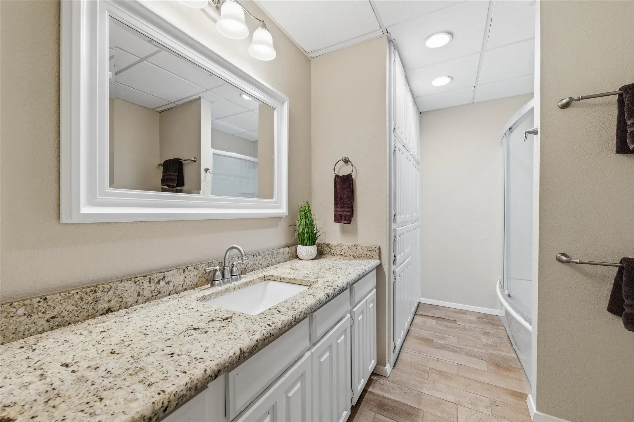 Single Family Residence For Sale in Parker County , 413 Meadowview Road, Weatherford, Texas 76087, 3 Bedroom, 3 Bathroom, 2 Garage spaces, 2,346 Sqft, built in 1981, mls#21197981, Real Estate Agent in Weatherford, Homes For Sale in Parker county, Homes For Sale in Weatherford, Realtor in Weatherford Texas, Real Estate Brokerage Independent Realty Texas, Luminita Cordes Realtor