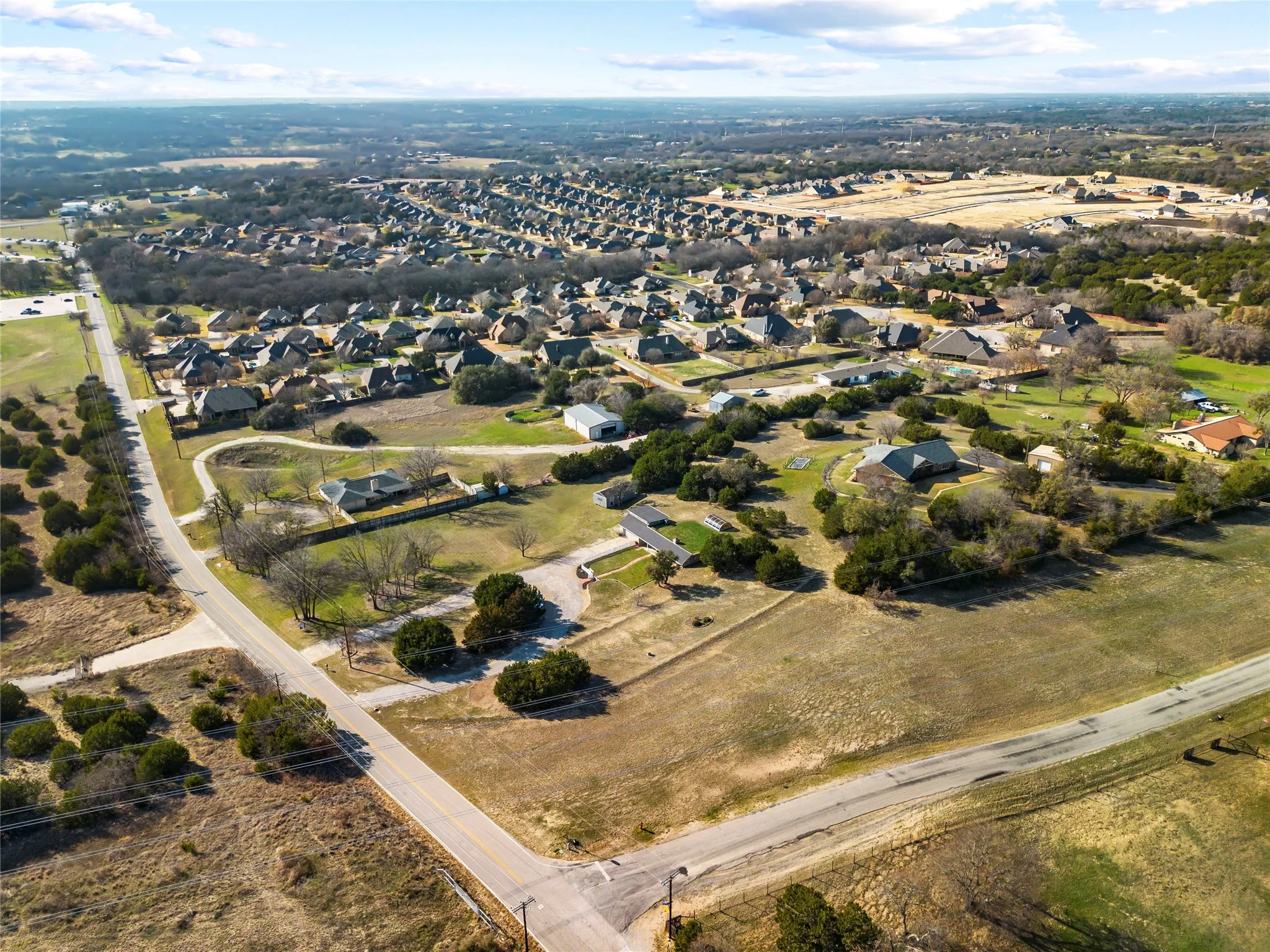 Single Family Residence For Sale in Parker County , 413 Meadowview Road, Weatherford, Texas 76087, 3 Bedroom, 3 Bathroom, 2 Garage spaces, 2,346 Sqft, built in 1981, mls#21197981, Real Estate Agent in Weatherford, Homes For Sale in Parker county, Homes For Sale in Weatherford, Realtor in Weatherford Texas, Real Estate Brokerage Independent Realty Texas, Luminita Cordes Realtor