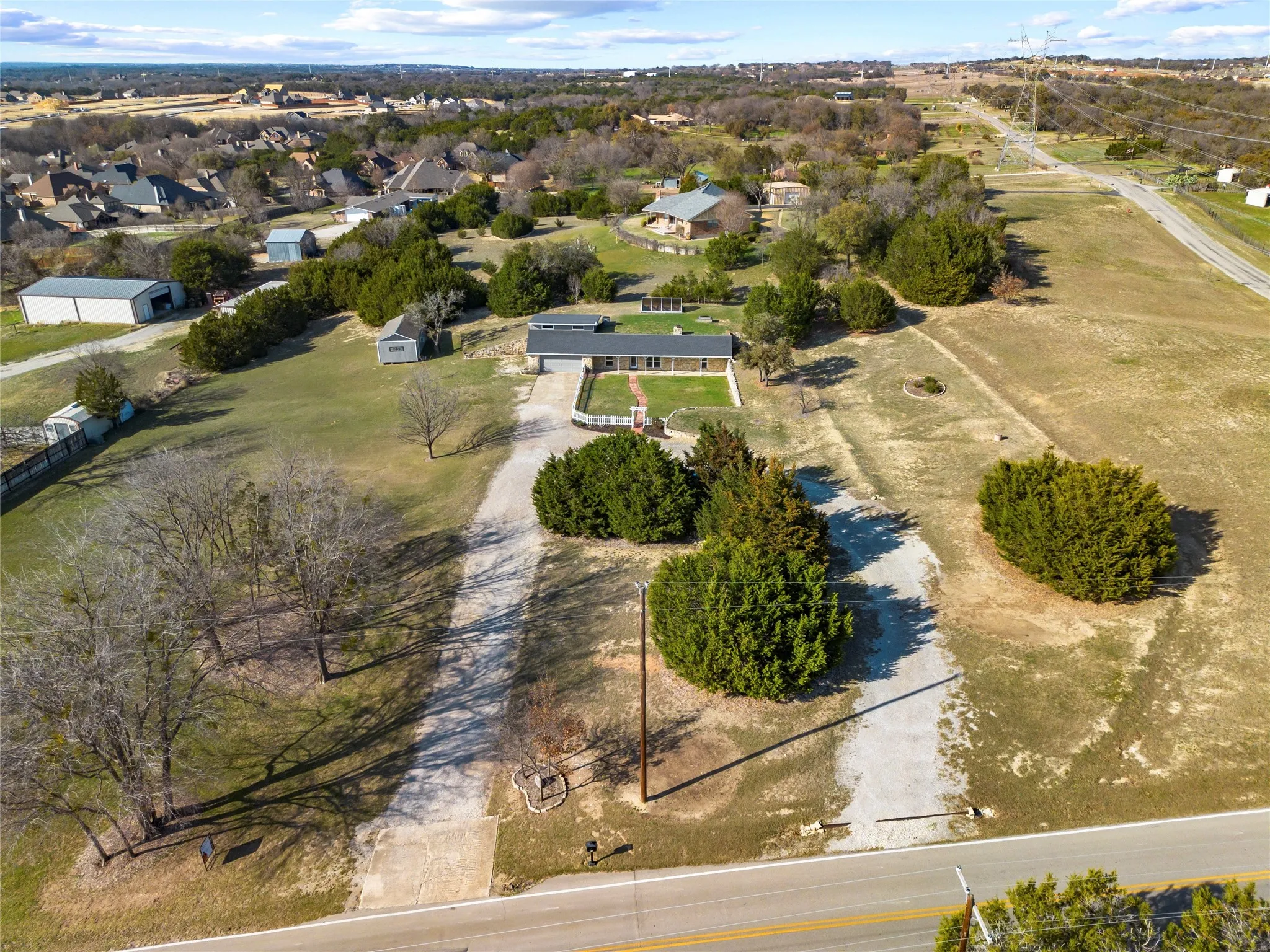 Single Family Residence For Sale in Parker County , 413 Meadowview Road, Weatherford, Texas 76087, 3 Bedroom, 3 Bathroom, 2 Garage spaces, 2,346 Sqft, built in 1981, mls#21197981, Real Estate Agent in Weatherford, Homes For Sale in Parker county, Homes For Sale in Weatherford, Realtor in Weatherford Texas, Real Estate Brokerage Independent Realty Texas, Luminita Cordes Realtor