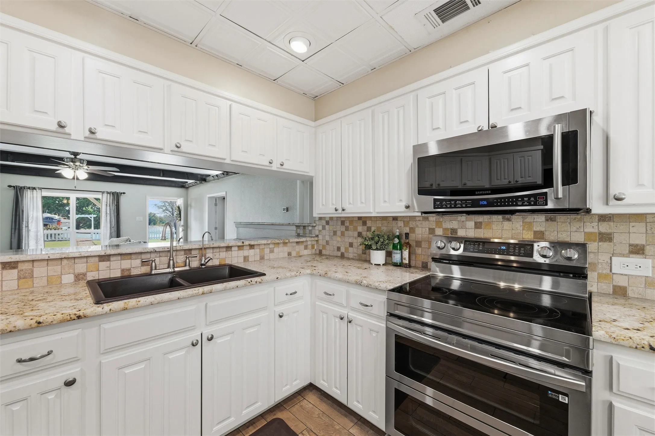 Single Family Residence For Sale in Parker County , 413 Meadowview Road, Weatherford, Texas 76087, 3 Bedroom, 3 Bathroom, 2 Garage spaces, 2,346 Sqft, built in 1981, mls#21197981, Real Estate Agent in Weatherford, Homes For Sale in Parker county, Homes For Sale in Weatherford, Realtor in Weatherford Texas, Real Estate Brokerage Independent Realty Texas, Luminita Cordes Realtor