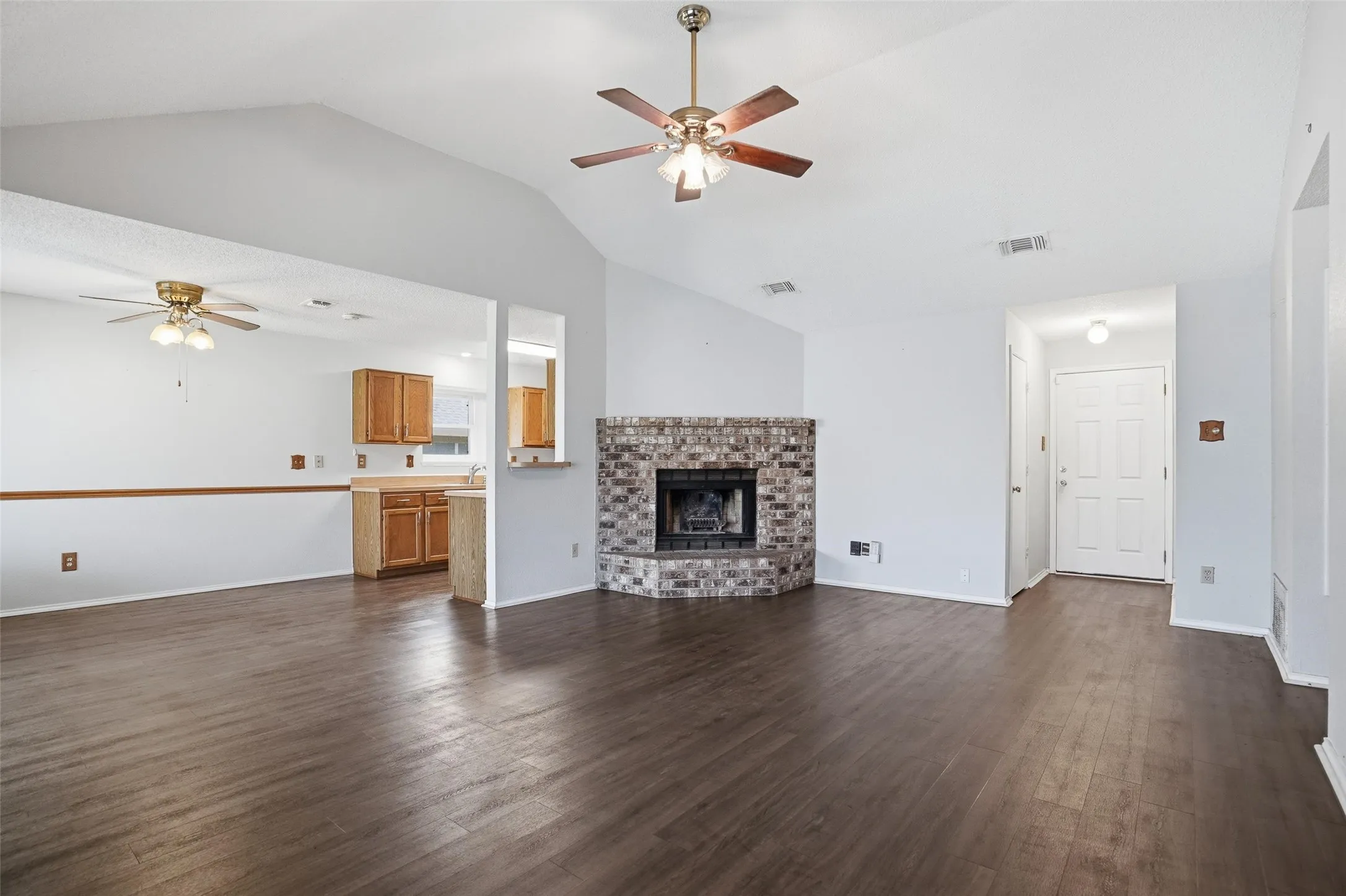 Single Family Residence For Sale in Tarrant County , 8304 Cloverglen Lane, Fort Worth, Texas 76123, 4 Bedroom, 3 Bathroom, 2 Garage spaces, 1,920 Sqft, built in 1986, mls#21163924, Real Estate Agent in Fort Worth, Homes For Sale in Tarrant county, Homes For Sale in Fort Worth, Realtor in Fort Worth Texas, Real Estate Brokerage Independent Realty Texas, Luminita Cordes Realtor
