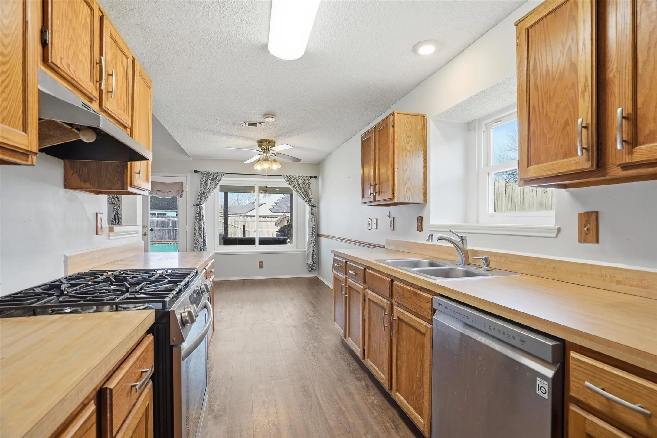 Single Family Residence For Sale in Tarrant County , 8304 Cloverglen Lane, Fort Worth, Texas 76123, 4 Bedroom, 3 Bathroom, 2 Garage spaces, 1,920 Sqft, built in 1986, mls#21163924, Real Estate Agent in Fort Worth, Homes For Sale in Tarrant county, Homes For Sale in Fort Worth, Realtor in Fort Worth Texas, Real Estate Brokerage Independent Realty Texas, Luminita Cordes Realtor