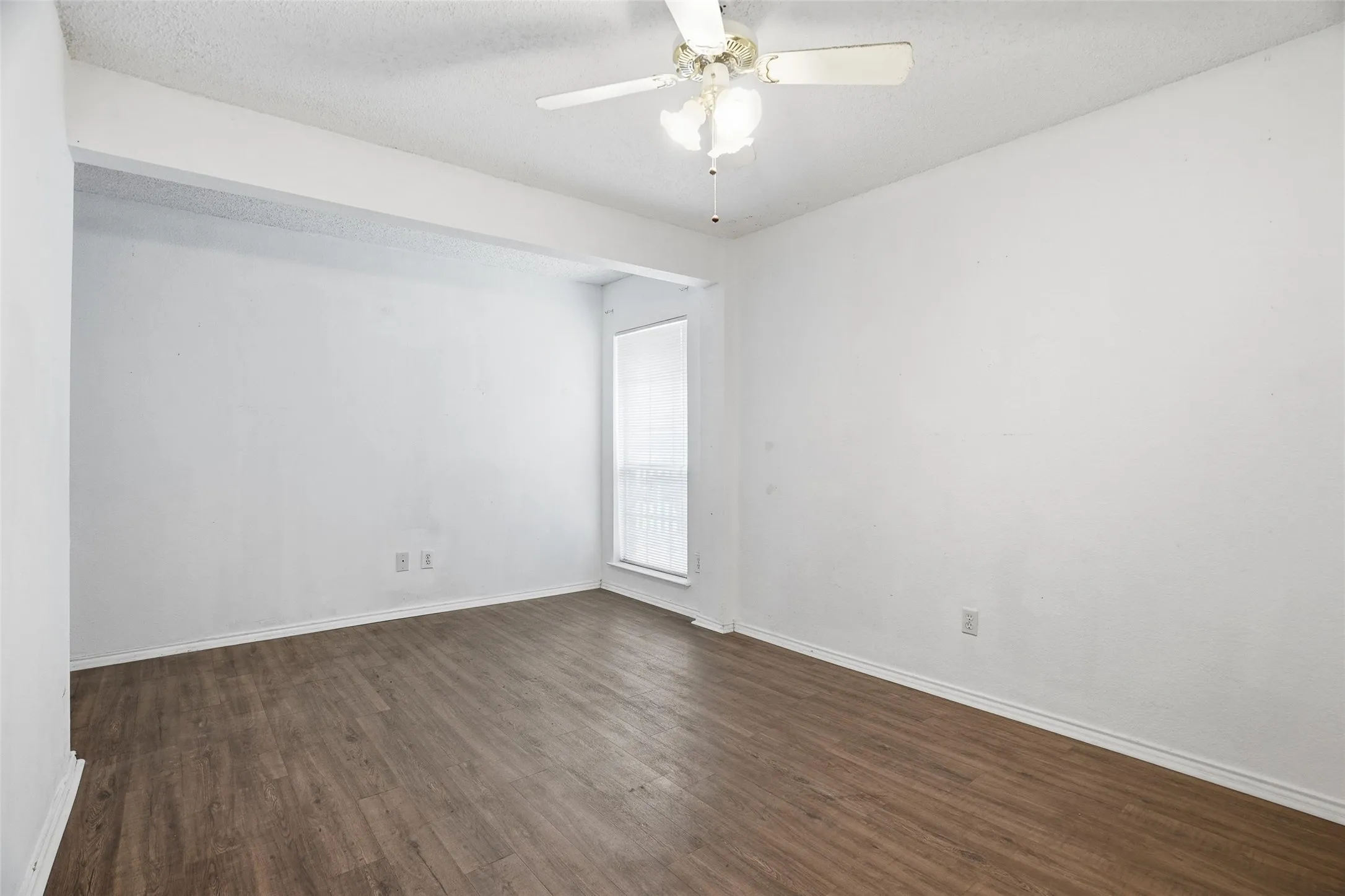 Single Family Residence For Sale in Tarrant County , 8304 Cloverglen Lane, Fort Worth, Texas 76123, 4 Bedroom, 3 Bathroom, 2 Garage spaces, 1,920 Sqft, built in 1986, mls#21163924, Real Estate Agent in Fort Worth, Homes For Sale in Tarrant county, Homes For Sale in Fort Worth, Realtor in Fort Worth Texas, Real Estate Brokerage Independent Realty Texas, Luminita Cordes Realtor