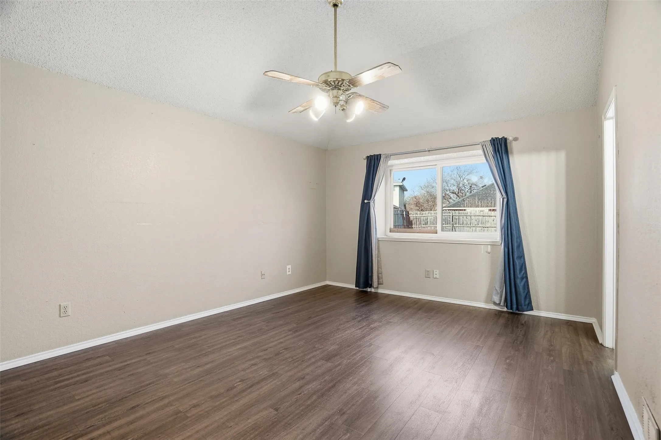 Single Family Residence For Sale in Tarrant County , 8304 Cloverglen Lane, Fort Worth, Texas 76123, 4 Bedroom, 3 Bathroom, 2 Garage spaces, 1,920 Sqft, built in 1986, mls#21163924, Real Estate Agent in Fort Worth, Homes For Sale in Tarrant county, Homes For Sale in Fort Worth, Realtor in Fort Worth Texas, Real Estate Brokerage Independent Realty Texas, Luminita Cordes Realtor