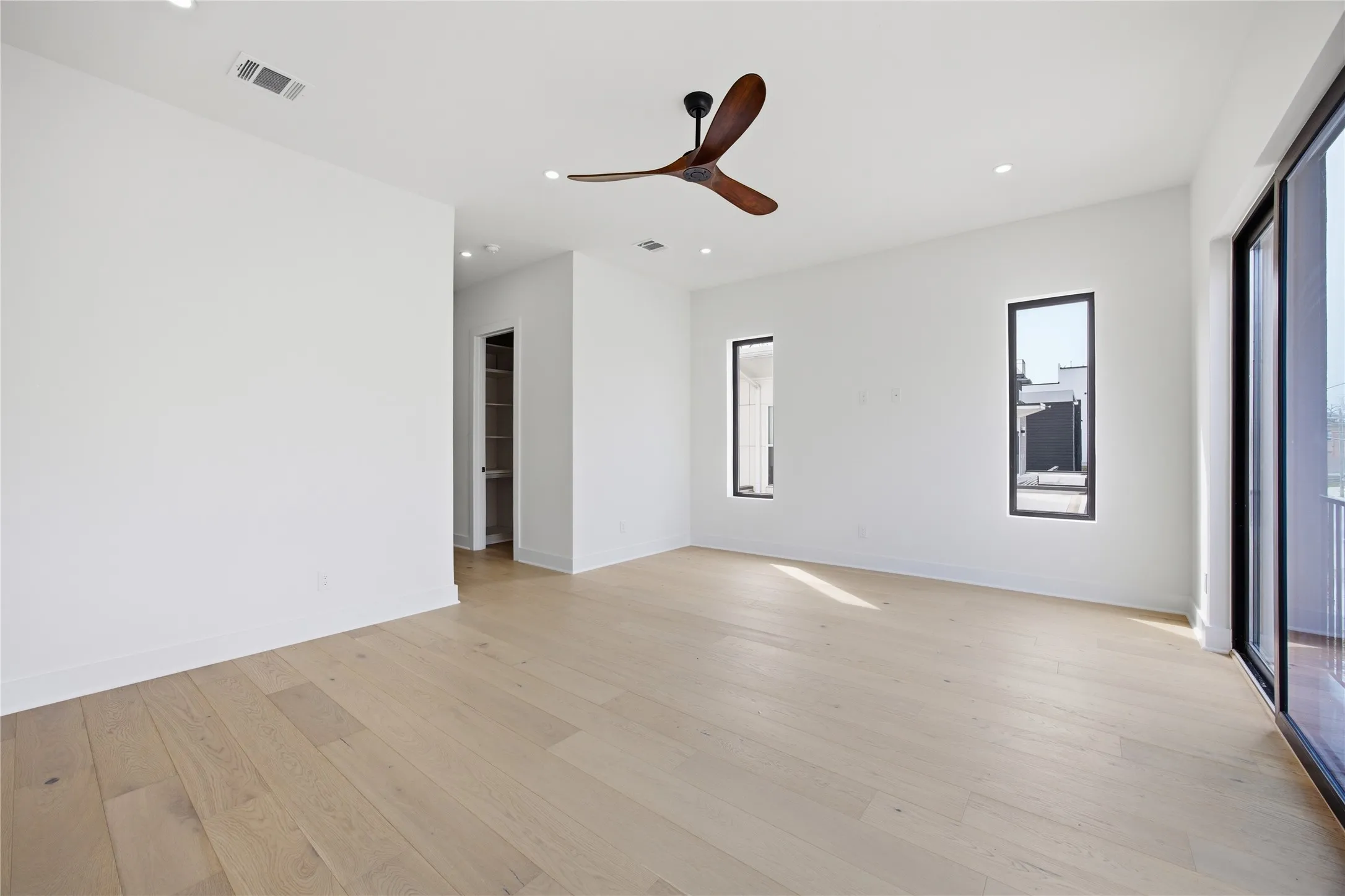 Single Family Residence For Sale in Dallas County , 4220 MUNGER Avenue, Dallas, Texas 75204, 3 Bedrooms, 4 Bathrooms, 2 Garage spaces, 3,170 Sqft, built in 2026, Price $1,190,000, mls#21198365, Real Estate Agent in Dallas, Homes For Sale in Dallas county, Homes For Sale in Dallas, Realtor in Dallas Texas, Real Estate Brokerage Independent Realty Texas, Luminita Cordes Realtor