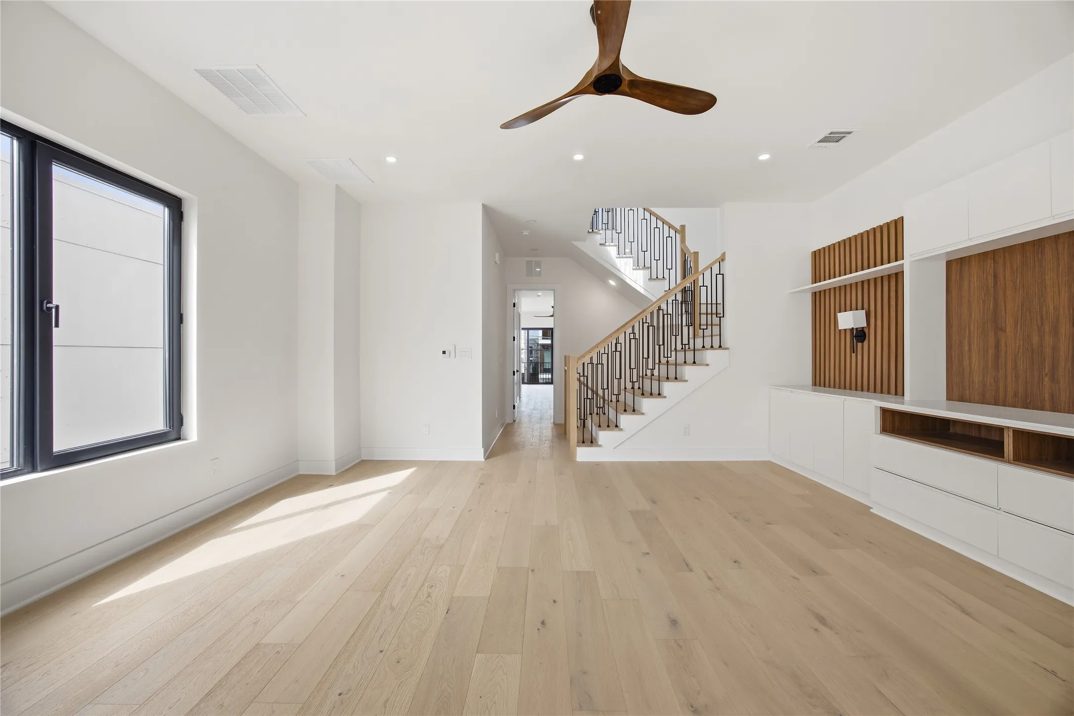 Single Family Residence For Sale in Dallas County , 4220 MUNGER Avenue, Dallas, Texas 75204, 3 Bedrooms, 4 Bathrooms, 2 Garage spaces, 3,170 Sqft, built in 2026, Price $1,190,000, mls#21198365, Real Estate Agent in Dallas, Homes For Sale in Dallas county, Homes For Sale in Dallas, Realtor in Dallas Texas, Real Estate Brokerage Independent Realty Texas, Luminita Cordes Realtor
