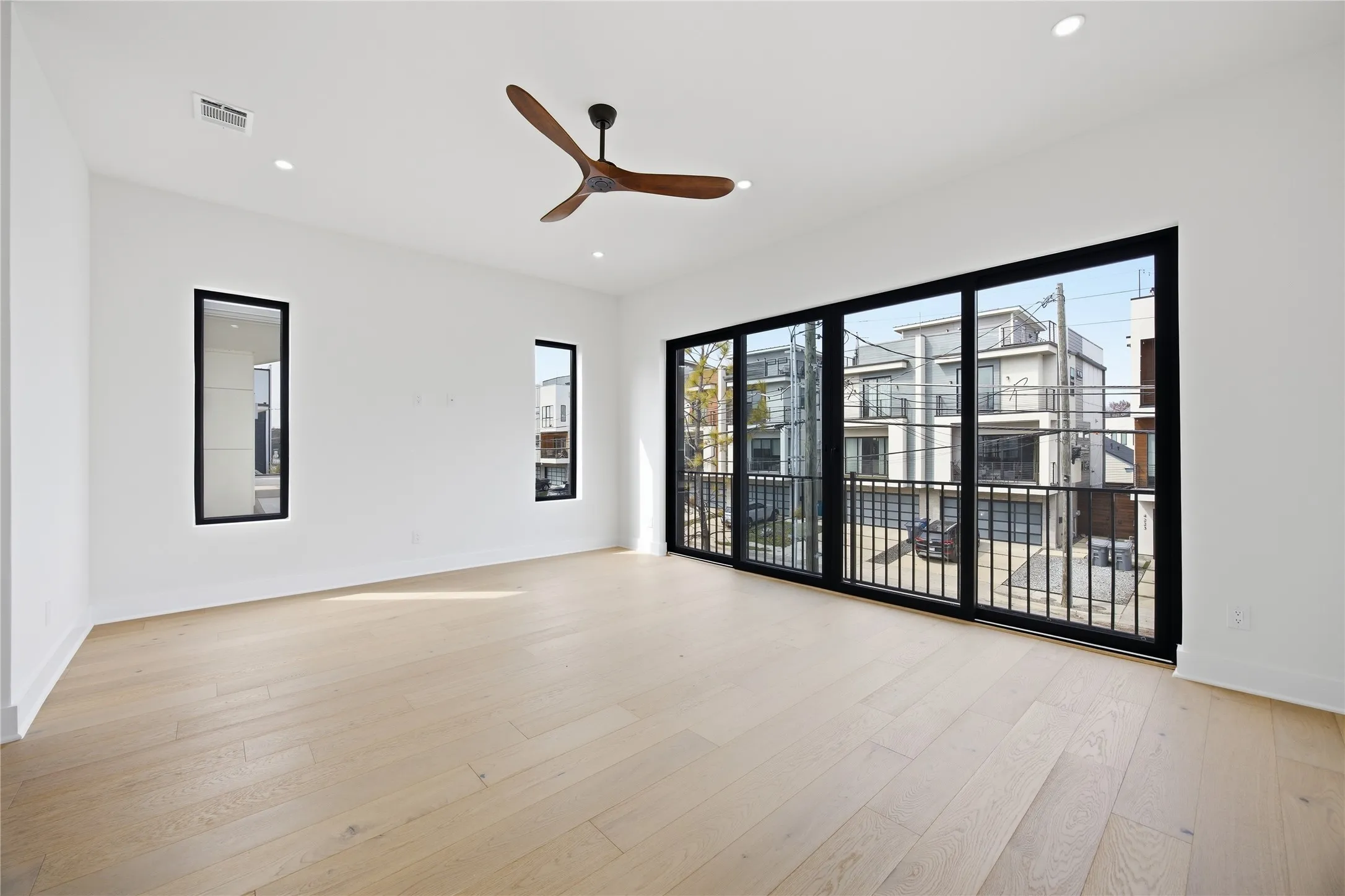 Single Family Residence For Sale in Dallas County , 4220 MUNGER Avenue, Dallas, Texas 75204, 3 Bedrooms, 4 Bathrooms, 2 Garage spaces, 3,170 Sqft, built in 2026, Price $1,190,000, mls#21198365, Real Estate Agent in Dallas, Homes For Sale in Dallas county, Homes For Sale in Dallas, Realtor in Dallas Texas, Real Estate Brokerage Independent Realty Texas, Luminita Cordes Realtor