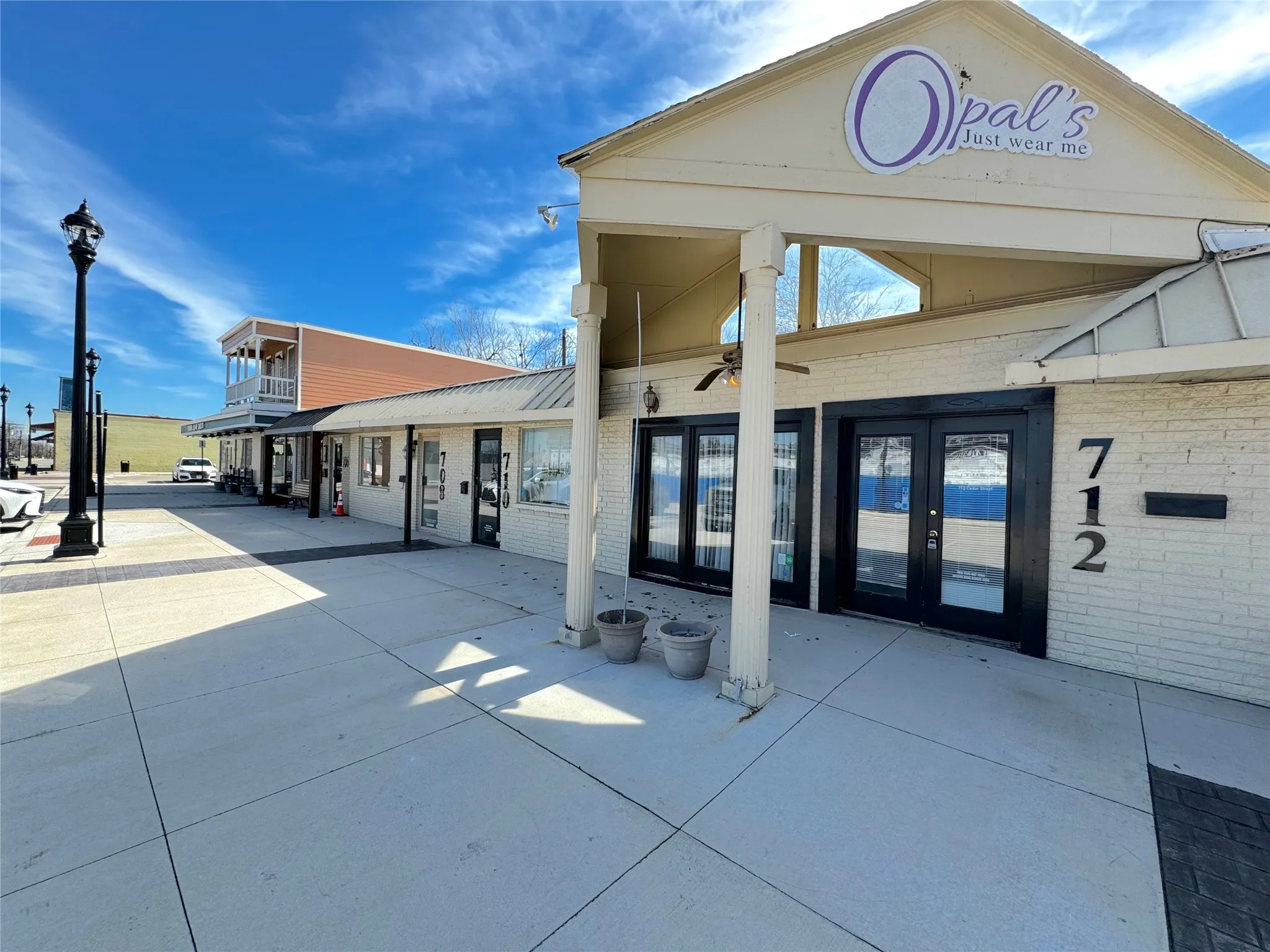 Retail For Sale in Dallas County , 708 Cedar Street, Cedar Hill, Texas 75104, 0, 0, Garage spaces, 0 Sqft, built in 1967, Preowned, mls#21170855, Real Estate Agent in Cedar Hill, Homes For Sale in Dallas county, Homes For Sale in Cedar Hill, Realtor in Cedar Hill Texas, Real Estate Brokerage Independent Realty Texas, Luminita Cordes Realtor