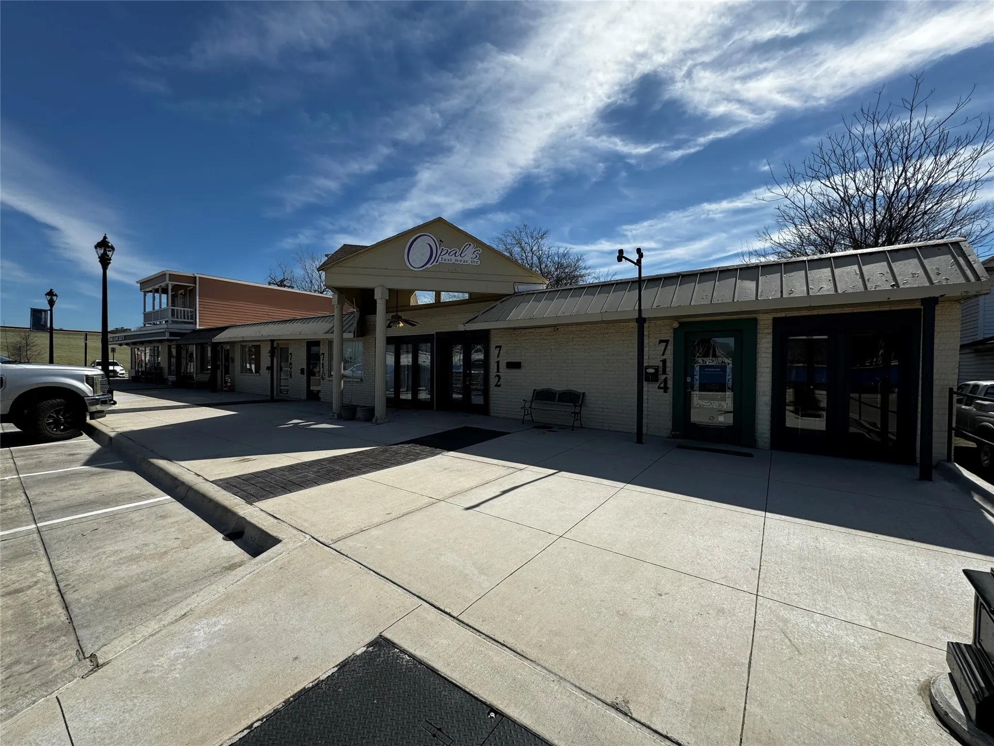 Retail For Sale in Dallas County , 708 Cedar Street, Cedar Hill, Texas 75104, 0, 0, Garage spaces, 0 Sqft, built in 1967, Preowned, mls#21170855, Real Estate Agent in Cedar Hill, Homes For Sale in Dallas county, Homes For Sale in Cedar Hill, Realtor in Cedar Hill Texas, Real Estate Brokerage Independent Realty Texas, Luminita Cordes Realtor
