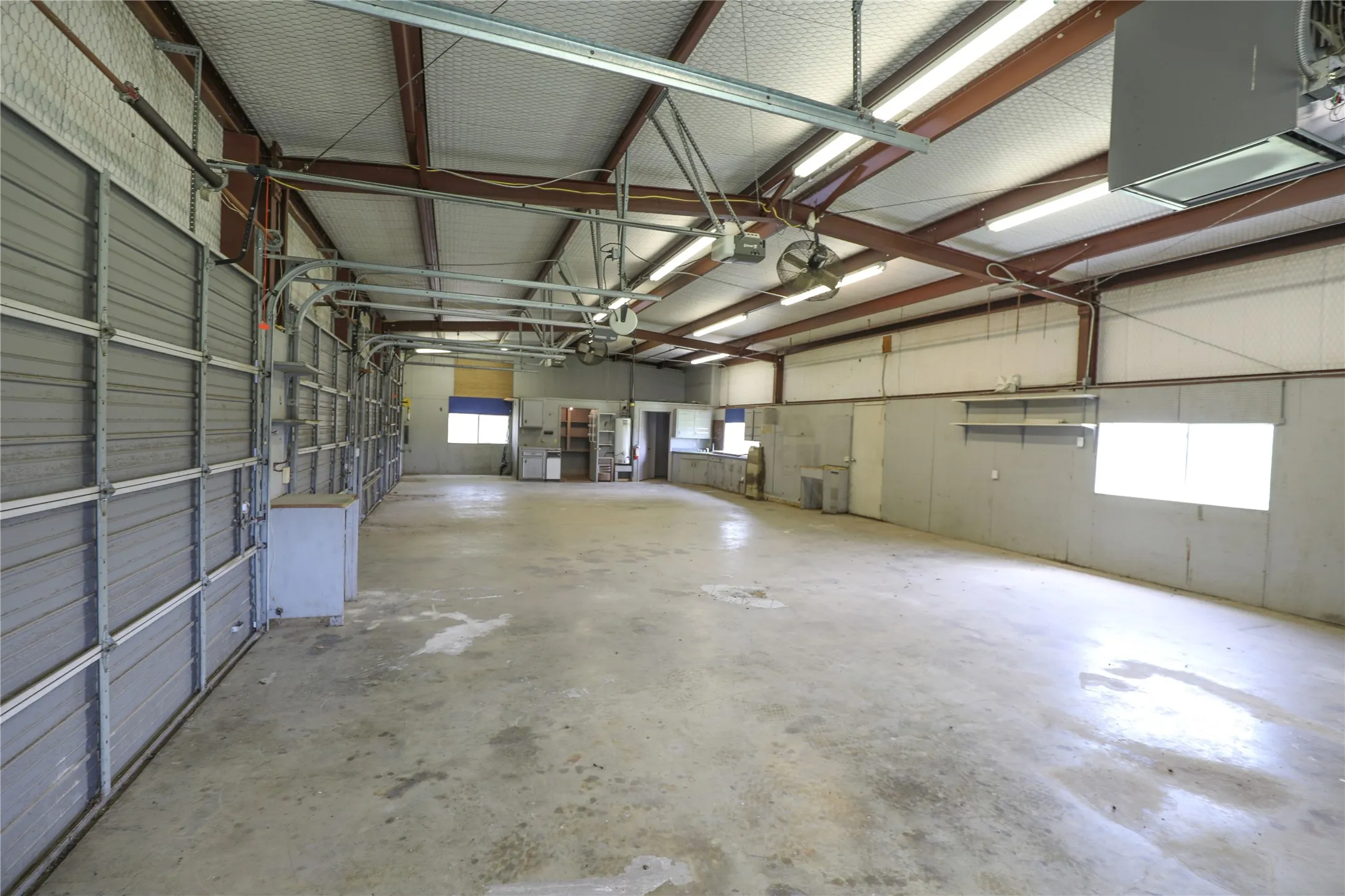 Single Family Residence For Sale in Collin County , 302 Wilcoxson Street, Farmersville, Texas 75442, 4 Bedroom, 3 Bathroom, Garage spaces, 3,189 Sqft, built in 1977, Preowned, mls#21197995, Real Estate Agent in Farmersville, Homes For Sale in Collin county, Homes For Sale in Farmersville, Realtor in Farmersville Texas, Real Estate Brokerage Independent Realty Texas, Luminita Cordes Realtor