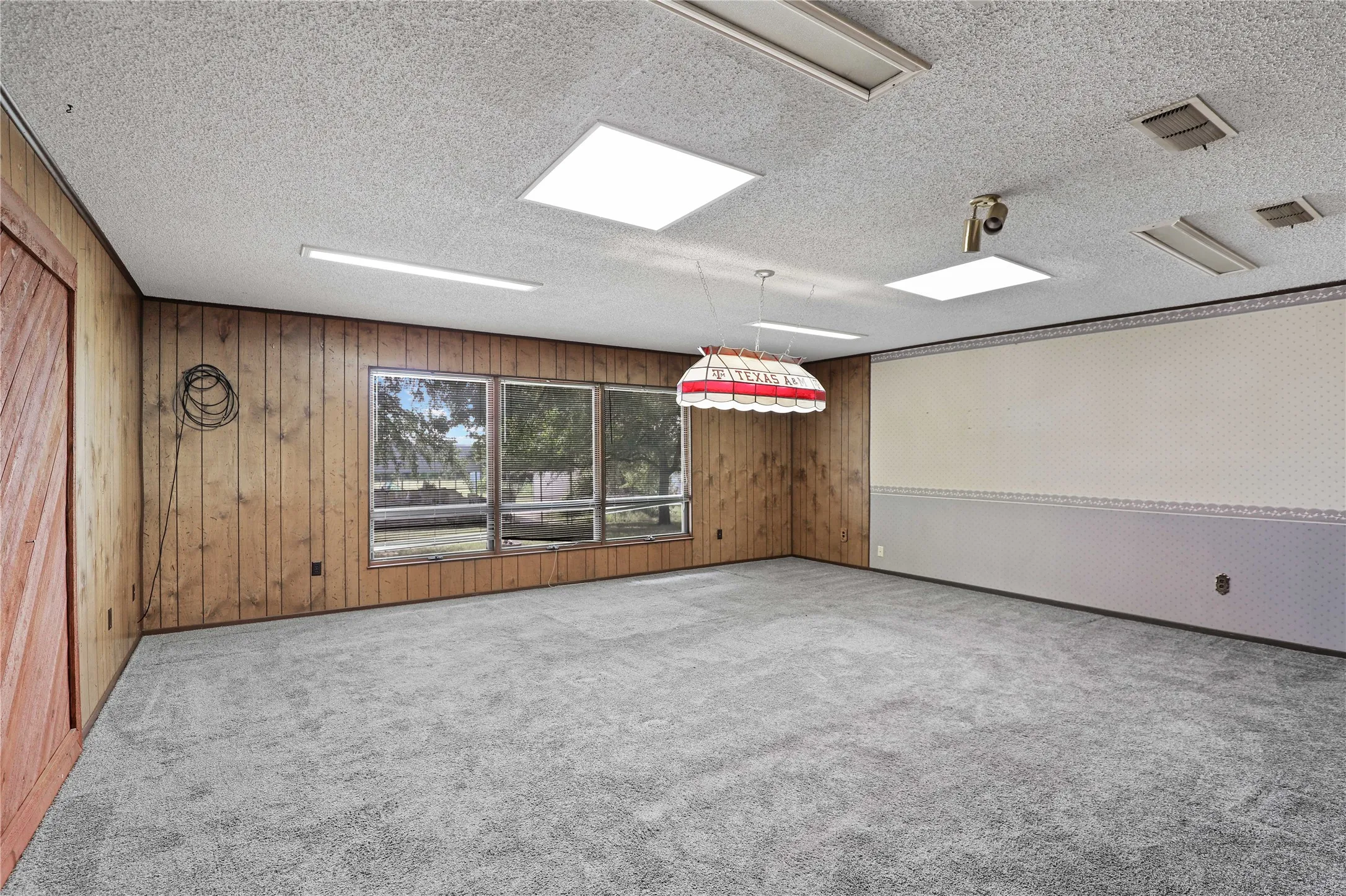 Single Family Residence For Sale in Collin County , 302 Wilcoxson Street, Farmersville, Texas 75442, 4 Bedroom, 3 Bathroom, Garage spaces, 3,189 Sqft, built in 1977, Preowned, mls#21197995, Real Estate Agent in Farmersville, Homes For Sale in Collin county, Homes For Sale in Farmersville, Realtor in Farmersville Texas, Real Estate Brokerage Independent Realty Texas, Luminita Cordes Realtor