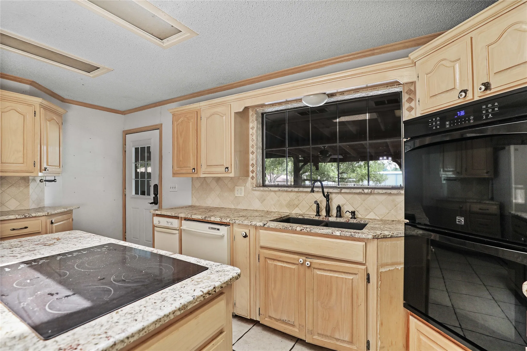 Single Family Residence For Sale in Collin County , 302 Wilcoxson Street, Farmersville, Texas 75442, 4 Bedroom, 3 Bathroom, Garage spaces, 3,189 Sqft, built in 1977, Preowned, mls#21197995, Real Estate Agent in Farmersville, Homes For Sale in Collin county, Homes For Sale in Farmersville, Realtor in Farmersville Texas, Real Estate Brokerage Independent Realty Texas, Luminita Cordes Realtor