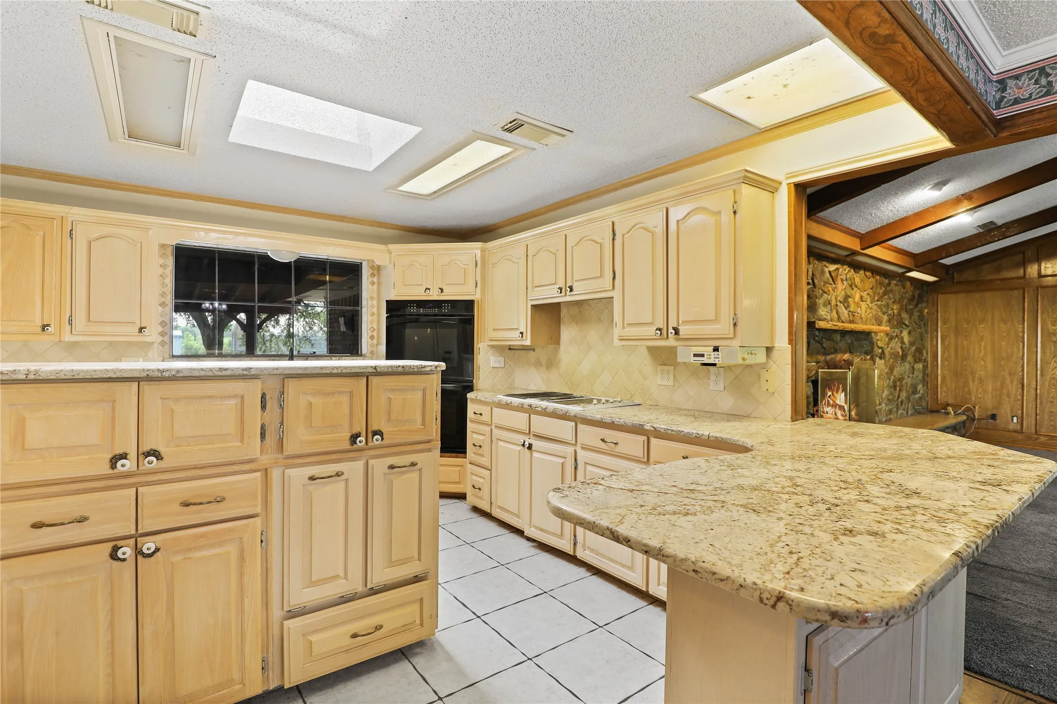 Single Family Residence For Sale in Collin County , 302 Wilcoxson Street, Farmersville, Texas 75442, 4 Bedroom, 3 Bathroom, Garage spaces, 3,189 Sqft, built in 1977, Preowned, mls#21197995, Real Estate Agent in Farmersville, Homes For Sale in Collin county, Homes For Sale in Farmersville, Realtor in Farmersville Texas, Real Estate Brokerage Independent Realty Texas, Luminita Cordes Realtor