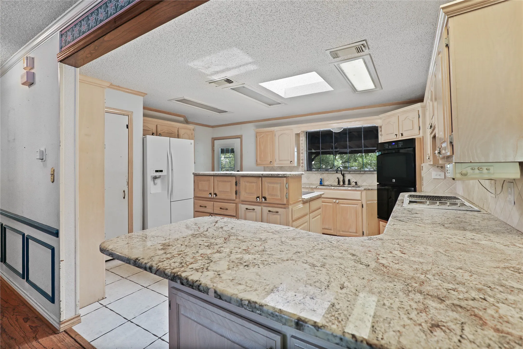 Single Family Residence For Sale in Collin County , 302 Wilcoxson Street, Farmersville, Texas 75442, 4 Bedroom, 3 Bathroom, Garage spaces, 3,189 Sqft, built in 1977, Preowned, mls#21197995, Real Estate Agent in Farmersville, Homes For Sale in Collin county, Homes For Sale in Farmersville, Realtor in Farmersville Texas, Real Estate Brokerage Independent Realty Texas, Luminita Cordes Realtor