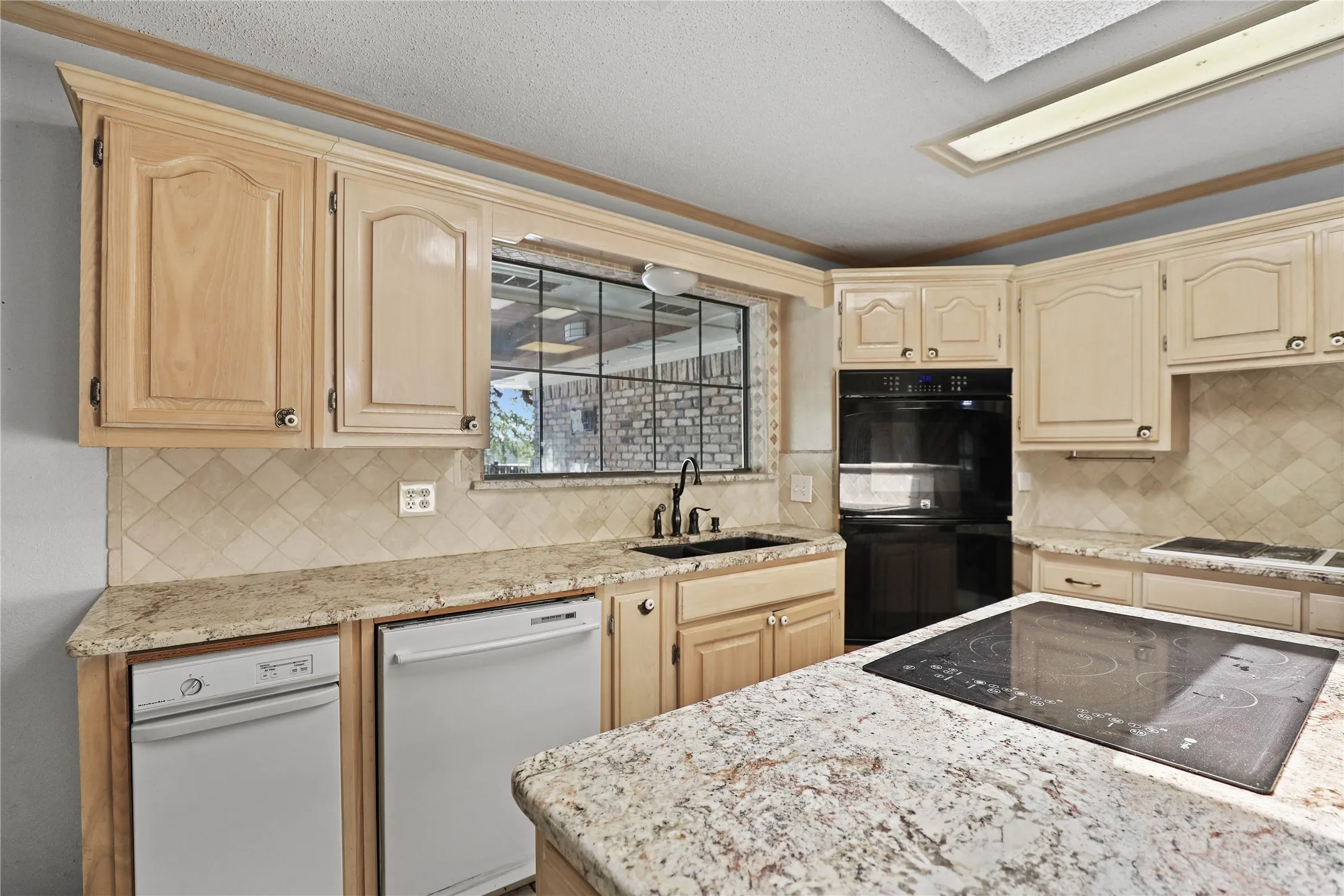 Single Family Residence For Sale in Collin County , 302 Wilcoxson Street, Farmersville, Texas 75442, 4 Bedroom, 3 Bathroom, Garage spaces, 3,189 Sqft, built in 1977, Preowned, mls#21197995, Real Estate Agent in Farmersville, Homes For Sale in Collin county, Homes For Sale in Farmersville, Realtor in Farmersville Texas, Real Estate Brokerage Independent Realty Texas, Luminita Cordes Realtor