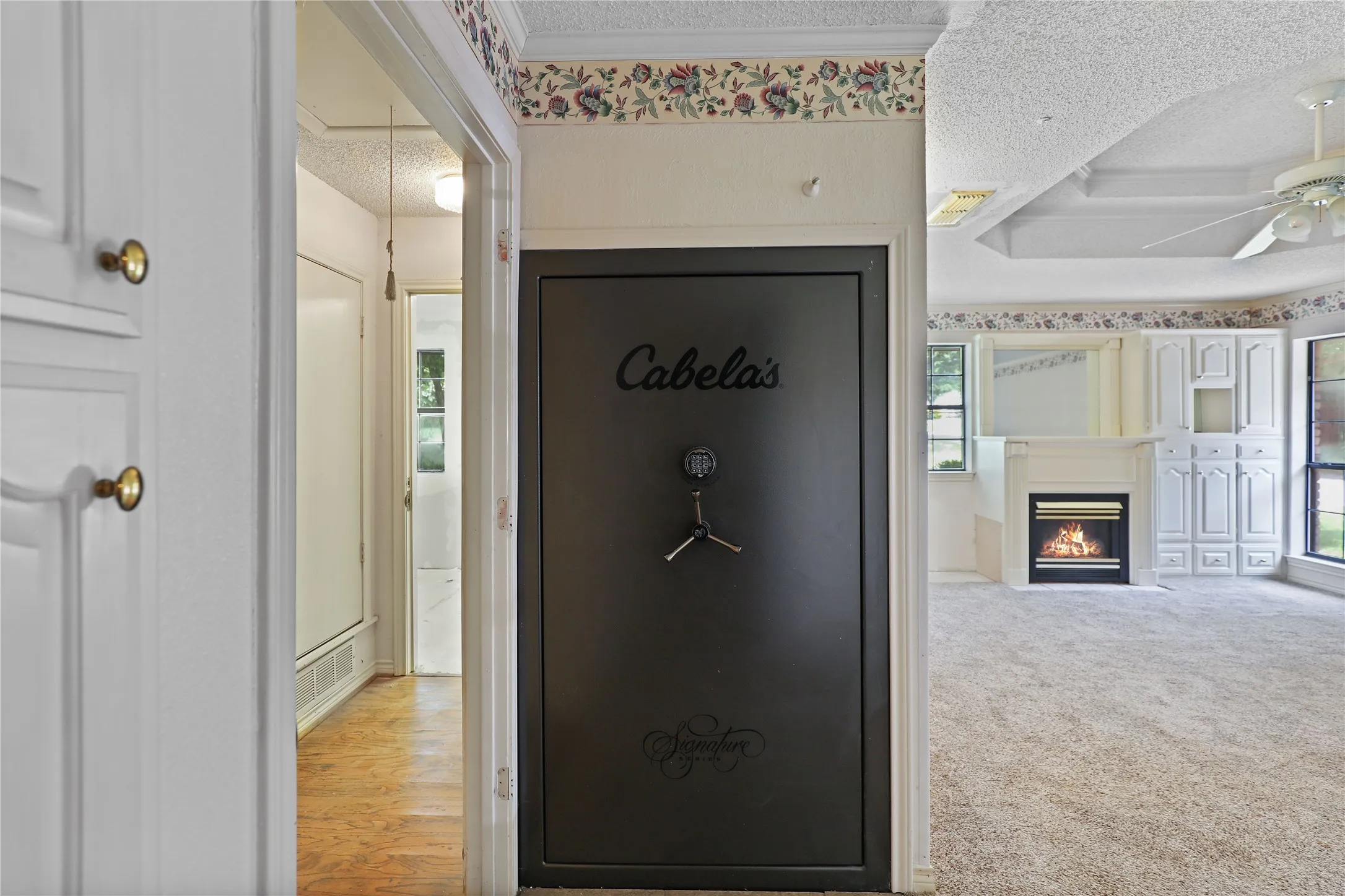 Single Family Residence For Sale in Collin County , 302 Wilcoxson Street, Farmersville, Texas 75442, 4 Bedroom, 3 Bathroom, Garage spaces, 3,189 Sqft, built in 1977, Preowned, mls#21197995, Real Estate Agent in Farmersville, Homes For Sale in Collin county, Homes For Sale in Farmersville, Realtor in Farmersville Texas, Real Estate Brokerage Independent Realty Texas, Luminita Cordes Realtor