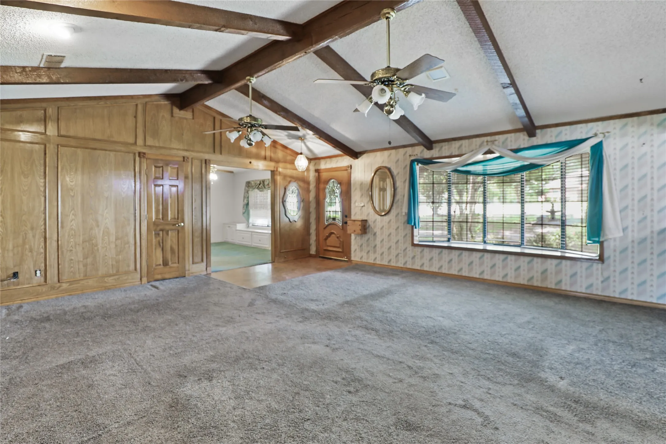 Single Family Residence For Sale in Collin County , 302 Wilcoxson Street, Farmersville, Texas 75442, 4 Bedroom, 3 Bathroom, Garage spaces, 3,189 Sqft, built in 1977, Preowned, mls#21197995, Real Estate Agent in Farmersville, Homes For Sale in Collin county, Homes For Sale in Farmersville, Realtor in Farmersville Texas, Real Estate Brokerage Independent Realty Texas, Luminita Cordes Realtor