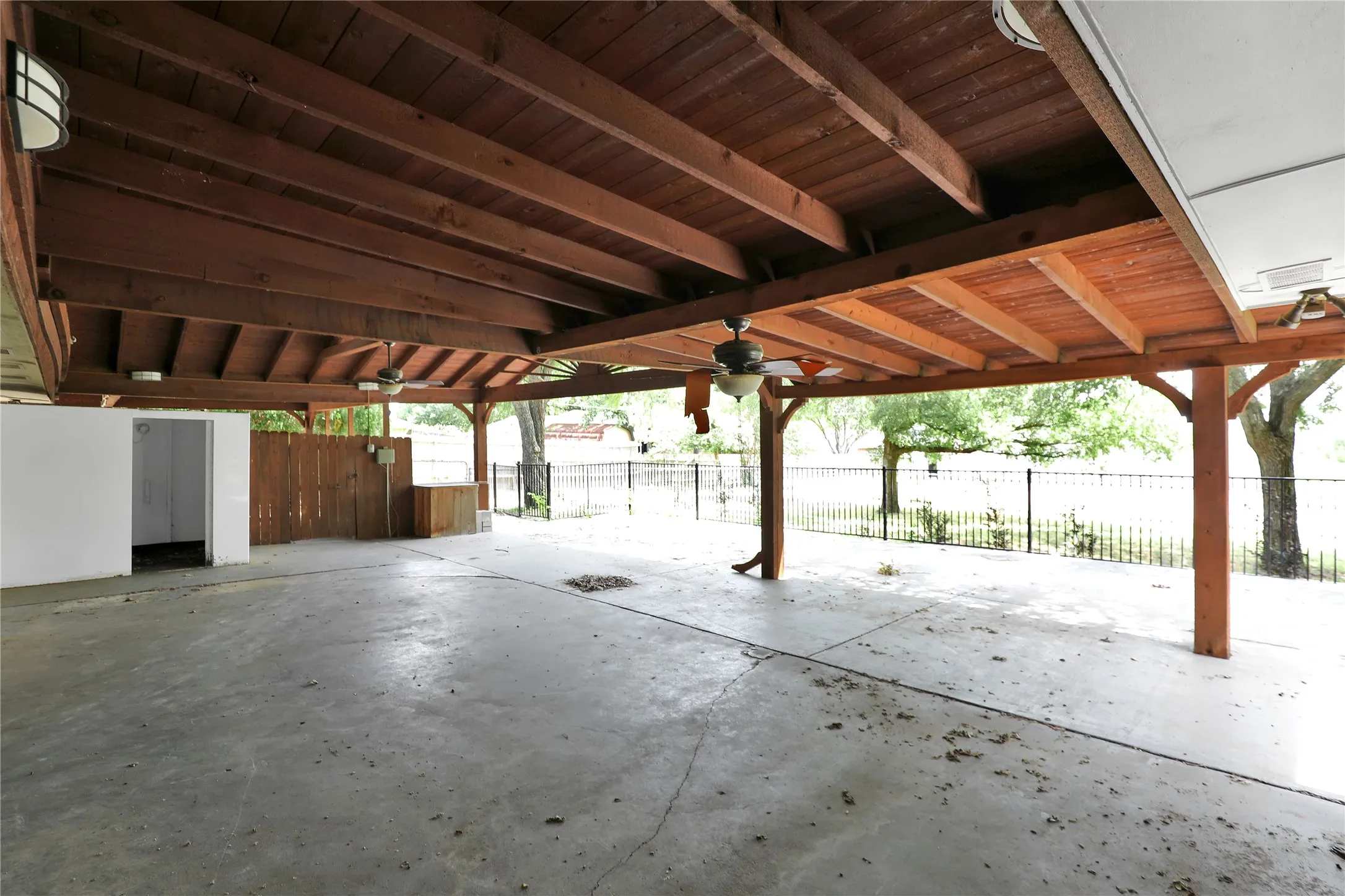 Single Family Residence For Sale in Collin County , 302 Wilcoxson Street, Farmersville, Texas 75442, 4 Bedroom, 3 Bathroom, Garage spaces, 3,189 Sqft, built in 1977, Preowned, mls#21197995, Real Estate Agent in Farmersville, Homes For Sale in Collin county, Homes For Sale in Farmersville, Realtor in Farmersville Texas, Real Estate Brokerage Independent Realty Texas, Luminita Cordes Realtor