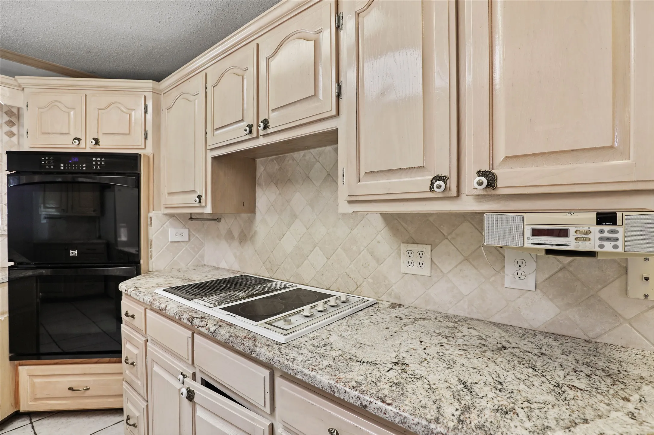 Single Family Residence For Sale in Collin County , 302 Wilcoxson Street, Farmersville, Texas 75442, 4 Bedroom, 3 Bathroom, Garage spaces, 3,189 Sqft, built in 1977, Preowned, mls#21197995, Real Estate Agent in Farmersville, Homes For Sale in Collin county, Homes For Sale in Farmersville, Realtor in Farmersville Texas, Real Estate Brokerage Independent Realty Texas, Luminita Cordes Realtor