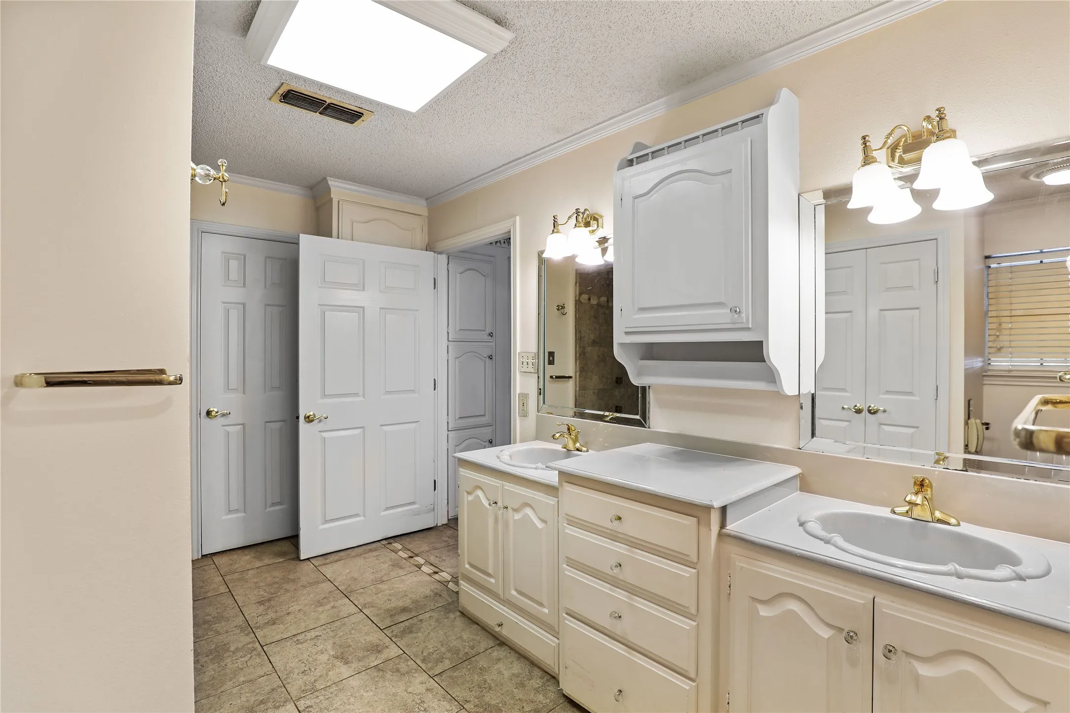 Single Family Residence For Sale in Collin County , 302 Wilcoxson Street, Farmersville, Texas 75442, 4 Bedroom, 3 Bathroom, Garage spaces, 3,189 Sqft, built in 1977, Preowned, mls#21197995, Real Estate Agent in Farmersville, Homes For Sale in Collin county, Homes For Sale in Farmersville, Realtor in Farmersville Texas, Real Estate Brokerage Independent Realty Texas, Luminita Cordes Realtor