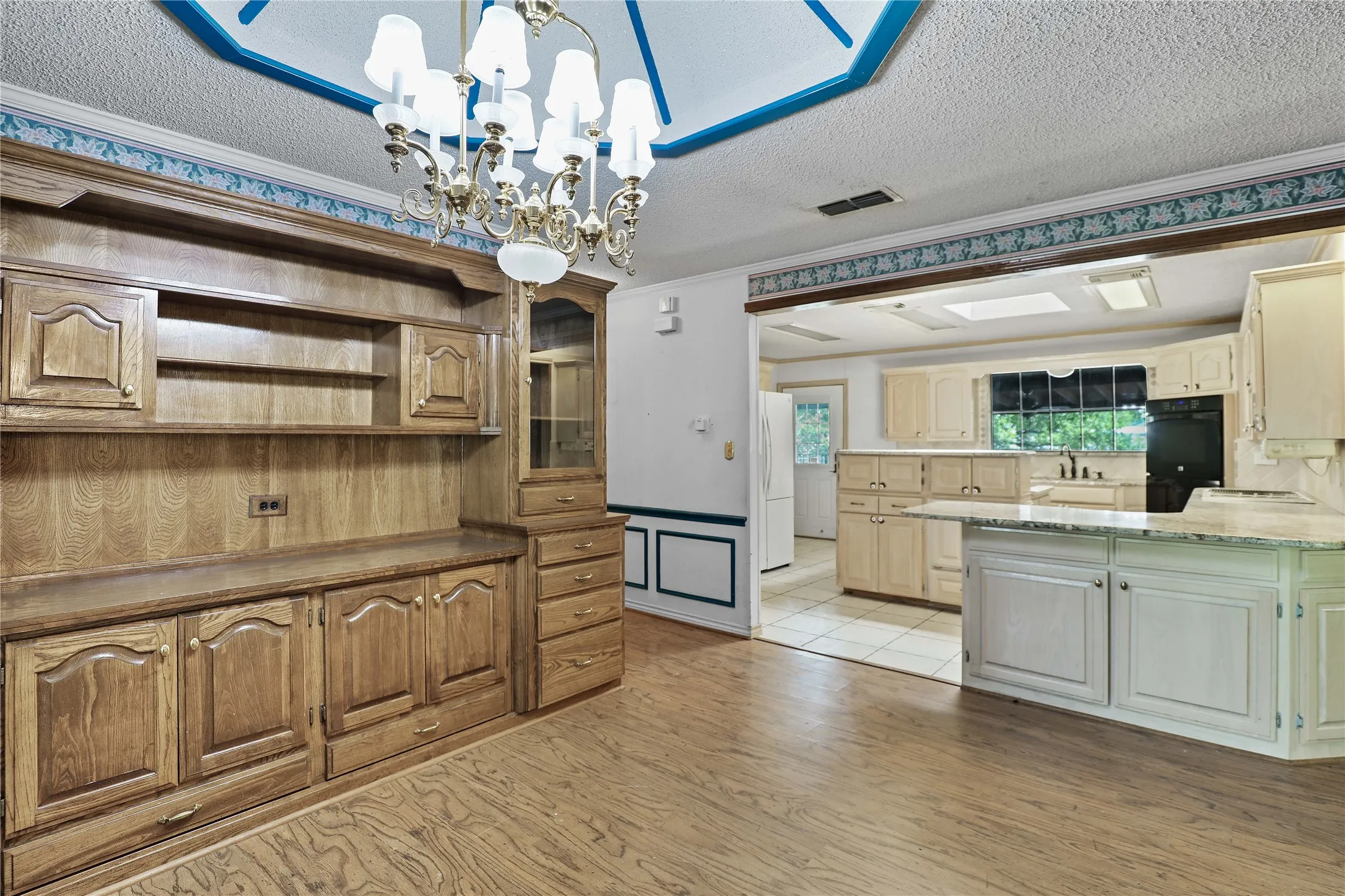Single Family Residence For Sale in Collin County , 302 Wilcoxson Street, Farmersville, Texas 75442, 4 Bedroom, 3 Bathroom, Garage spaces, 3,189 Sqft, built in 1977, Preowned, mls#21197995, Real Estate Agent in Farmersville, Homes For Sale in Collin county, Homes For Sale in Farmersville, Realtor in Farmersville Texas, Real Estate Brokerage Independent Realty Texas, Luminita Cordes Realtor