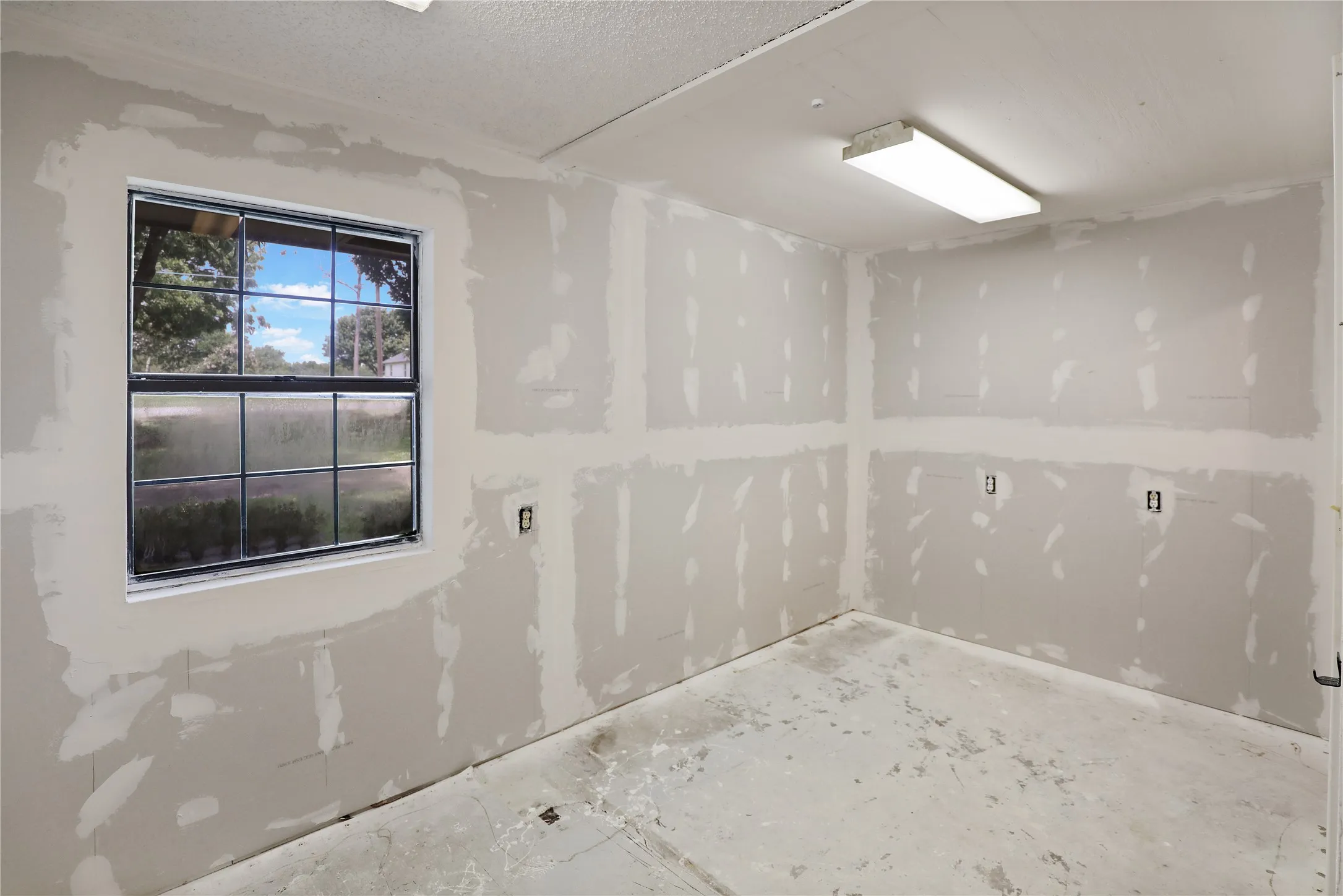 Single Family Residence For Sale in Collin County , 302 Wilcoxson Street, Farmersville, Texas 75442, 4 Bedroom, 3 Bathroom, Garage spaces, 3,189 Sqft, built in 1977, Preowned, mls#21197995, Real Estate Agent in Farmersville, Homes For Sale in Collin county, Homes For Sale in Farmersville, Realtor in Farmersville Texas, Real Estate Brokerage Independent Realty Texas, Luminita Cordes Realtor
